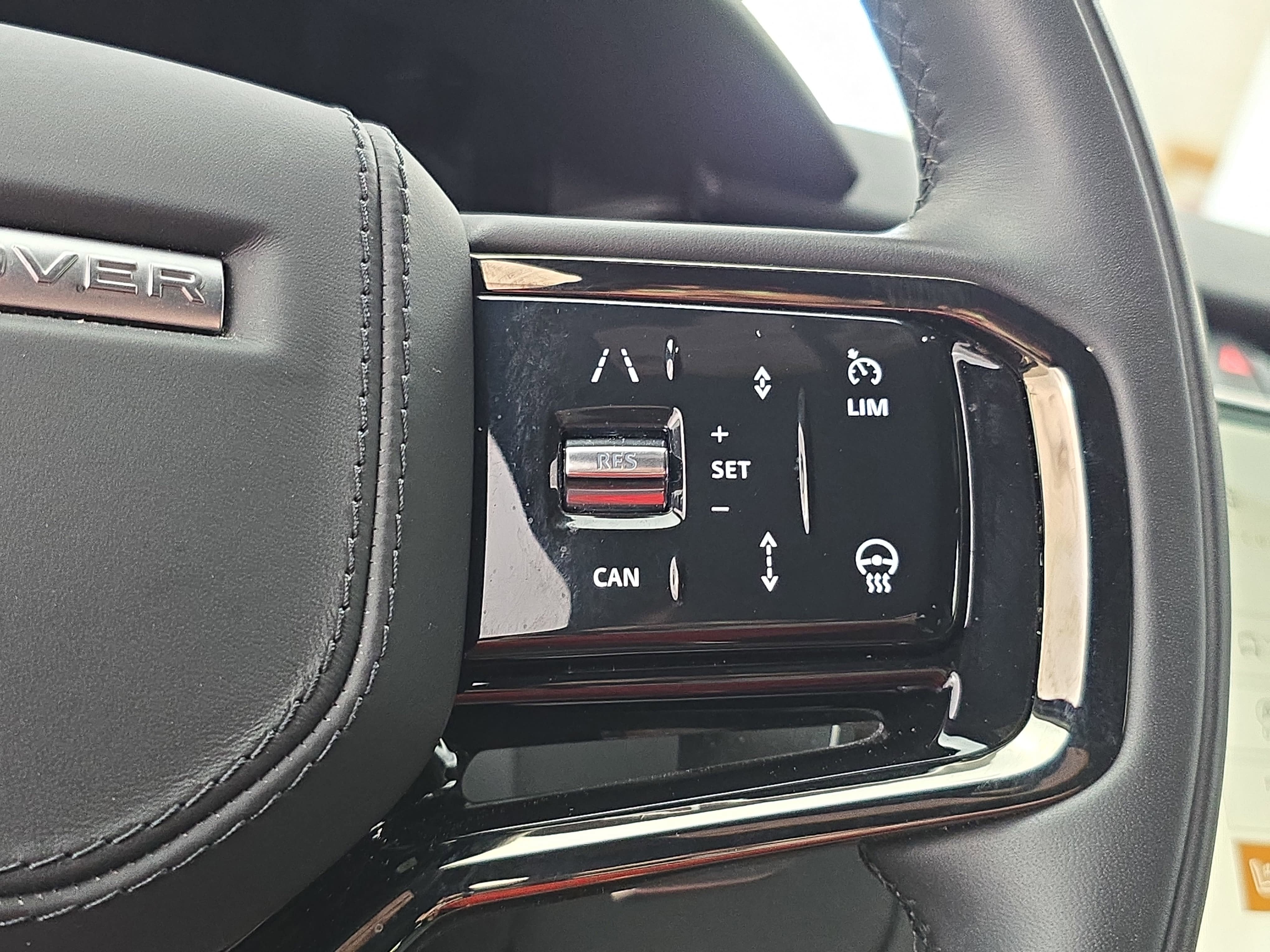 2025 Land Rover Range Rover Velar Dynamic SE