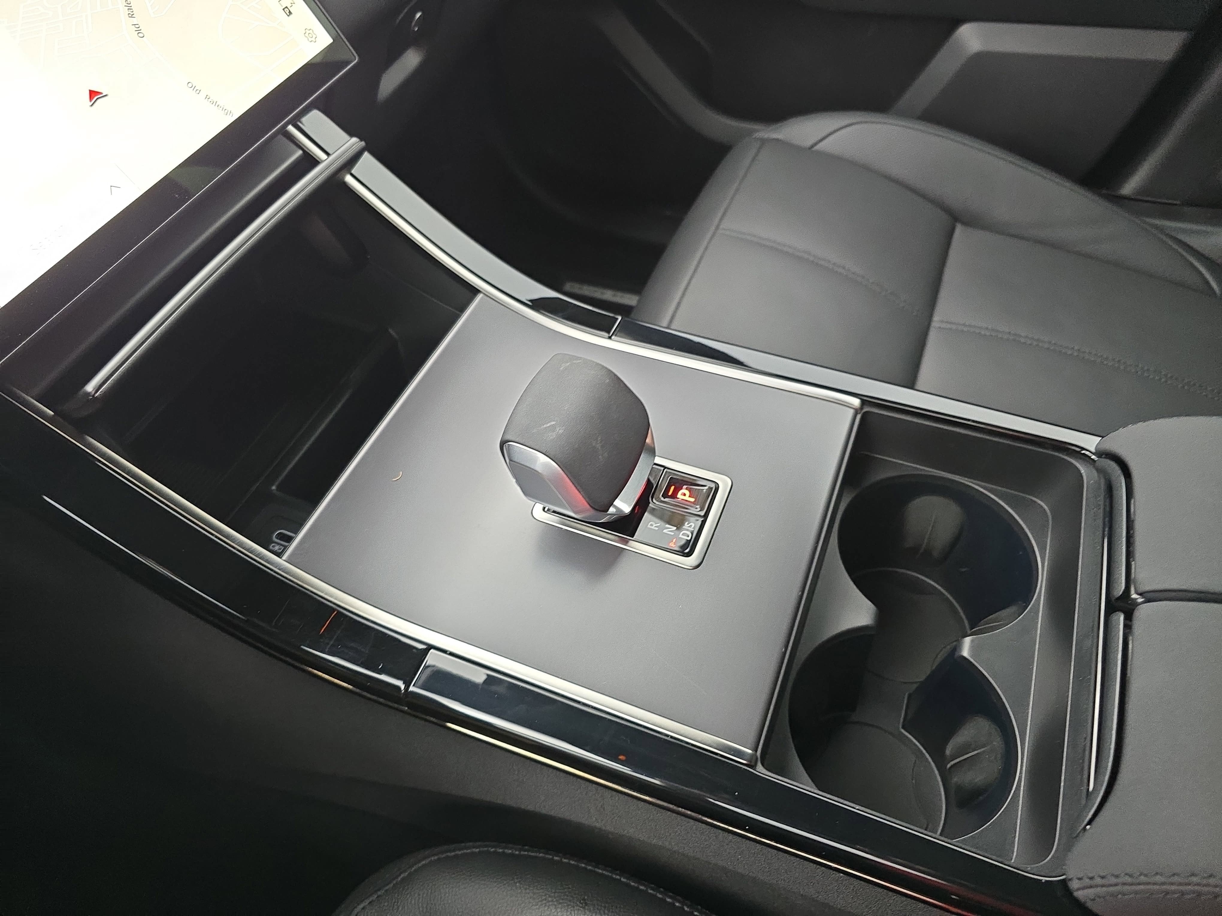 2025 Land Rover Range Rover Velar Dynamic SE