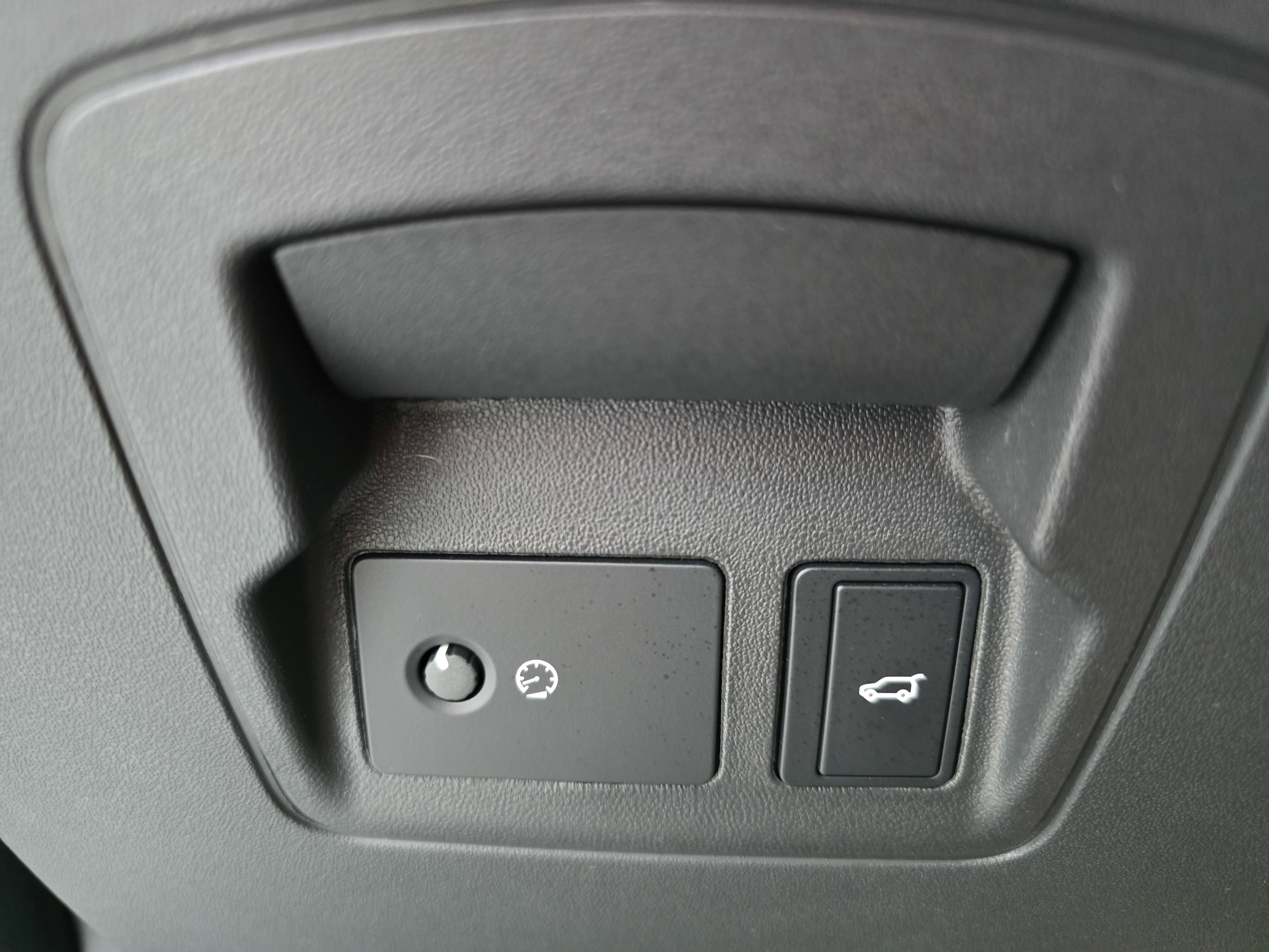 2025 Land Rover Range Rover Velar Dynamic SE