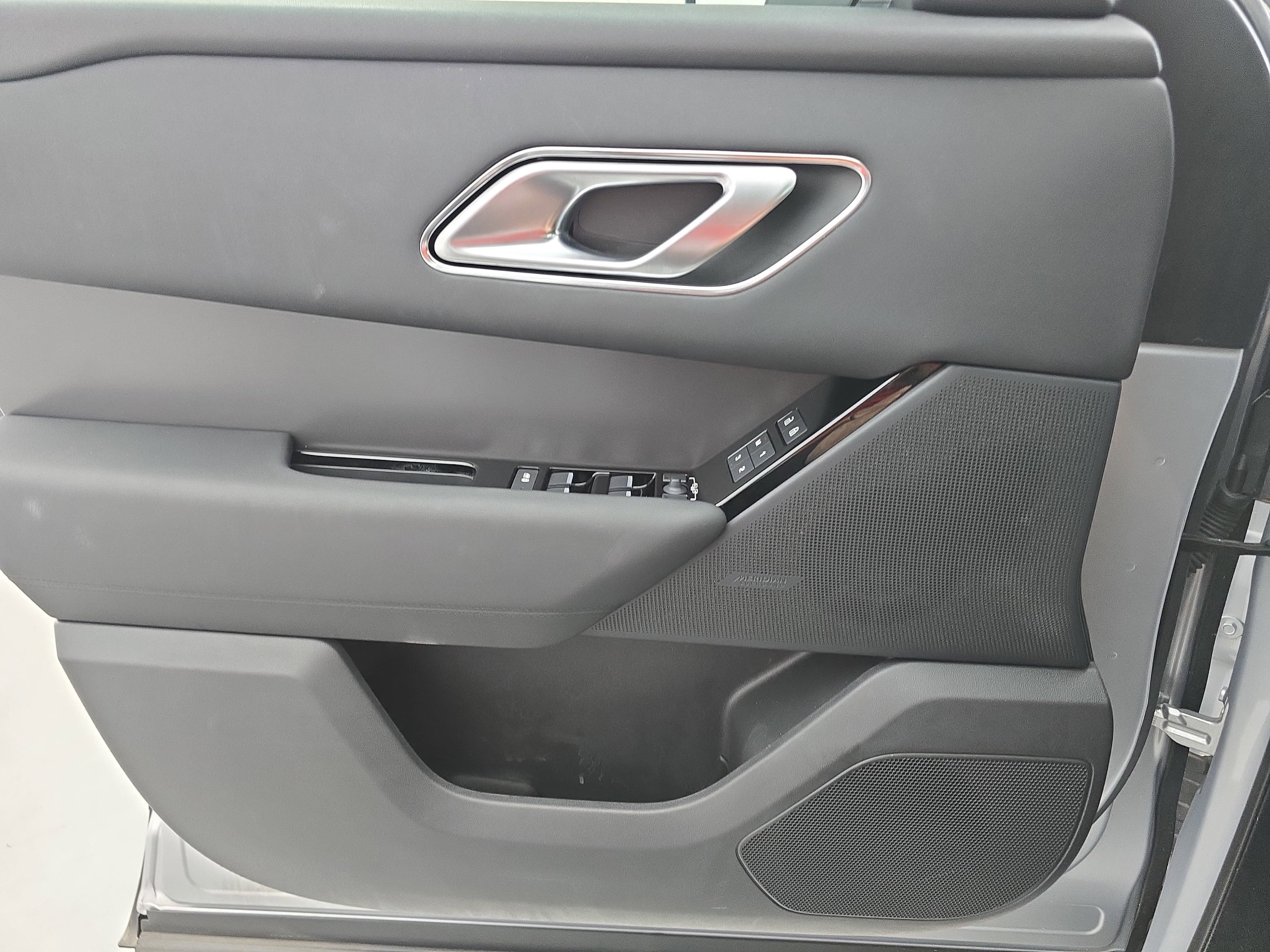 2025 Land Rover Range Rover Velar Dynamic SE