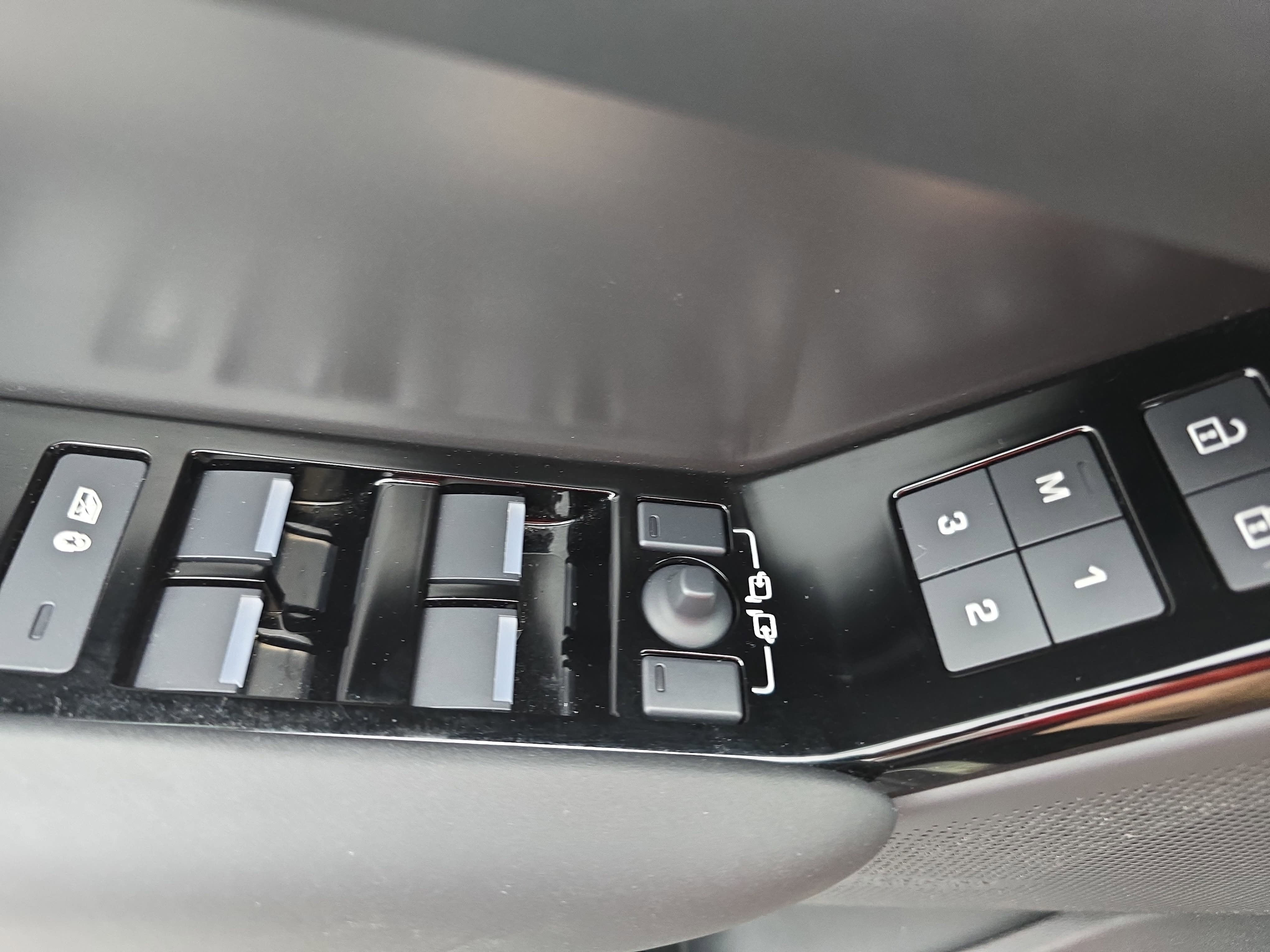 2025 Land Rover Range Rover Velar Dynamic SE