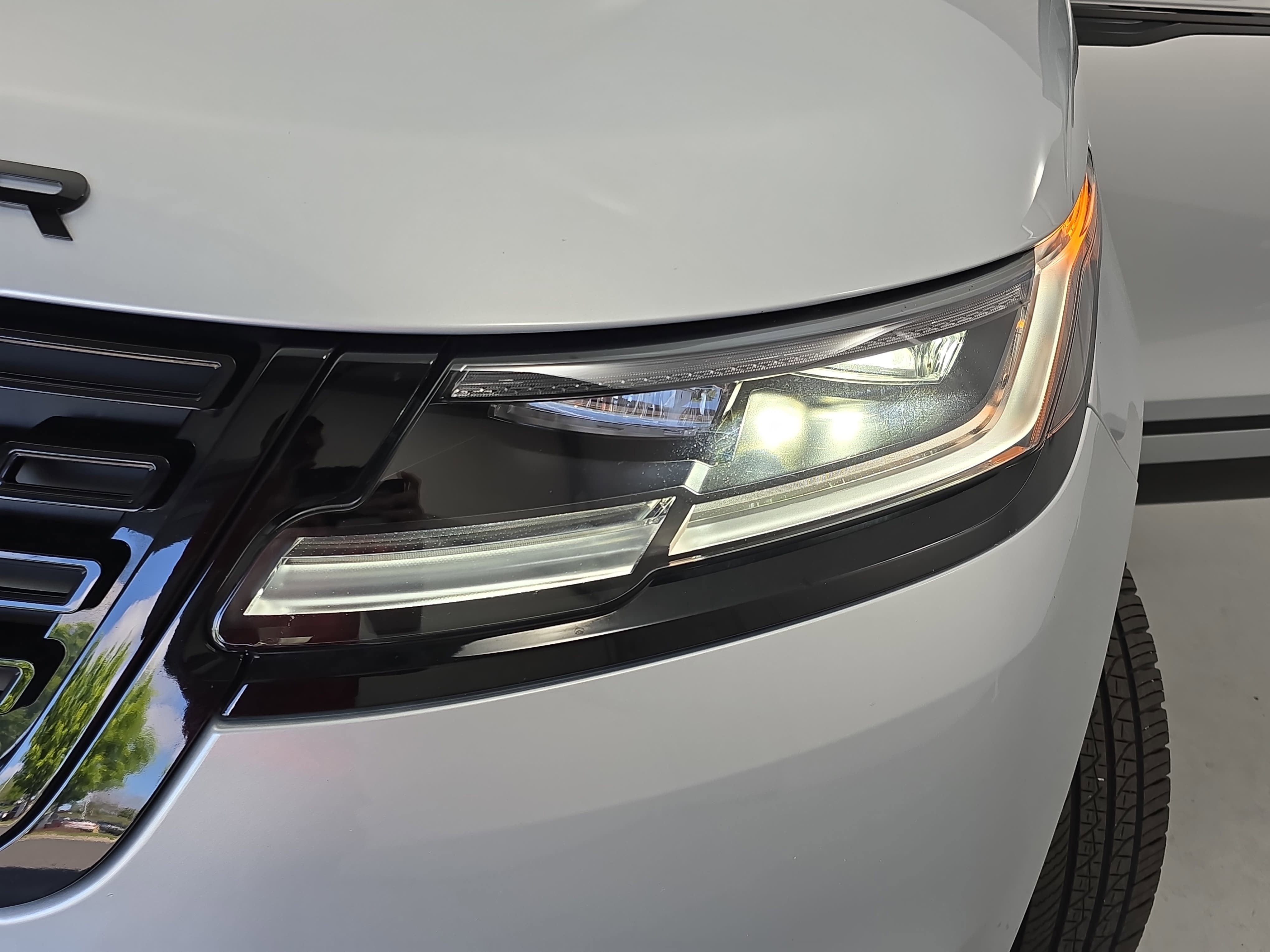 2025 Land Rover Range Rover Velar Dynamic SE