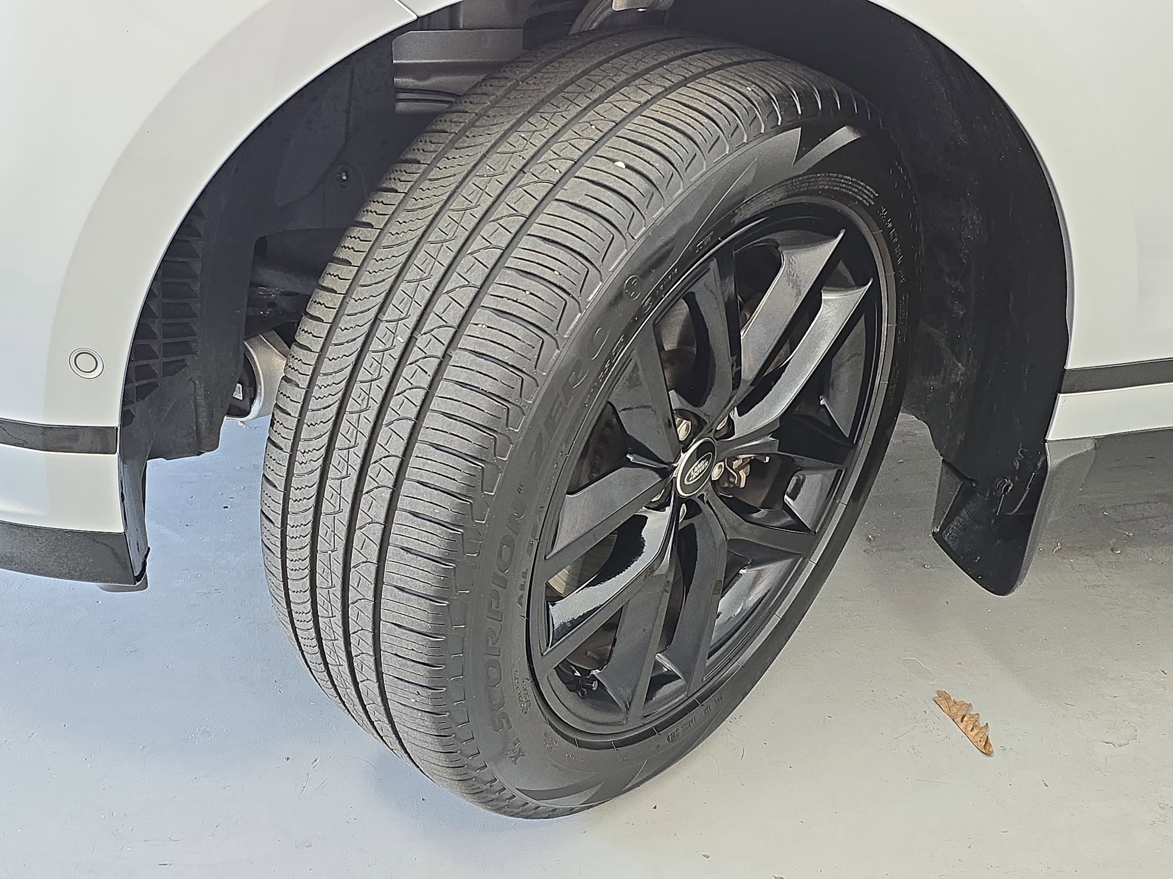 2025 Land Rover Range Rover Velar Dynamic SE