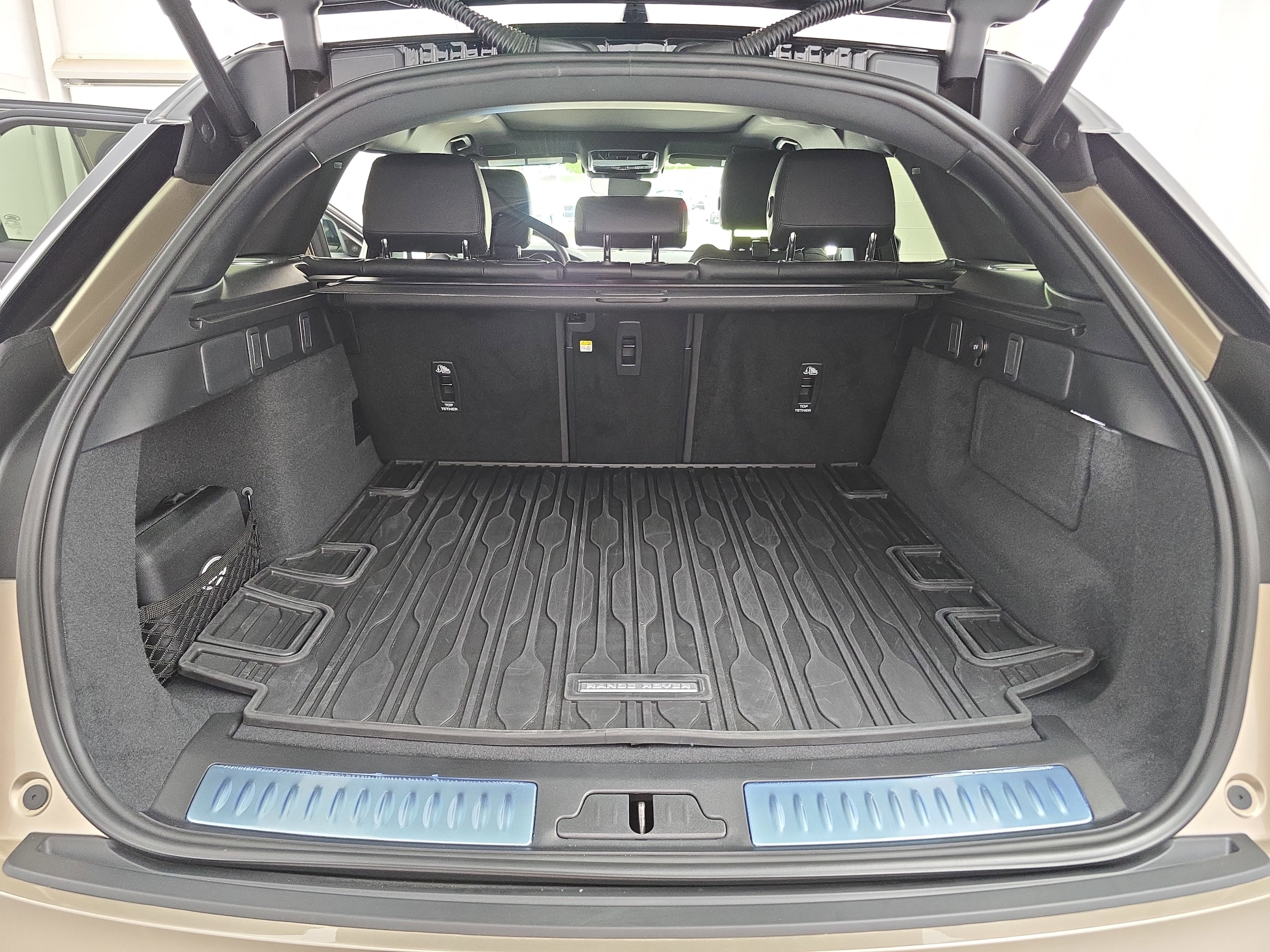 2026 Land Rover Range Rover Velar Dynamic SE