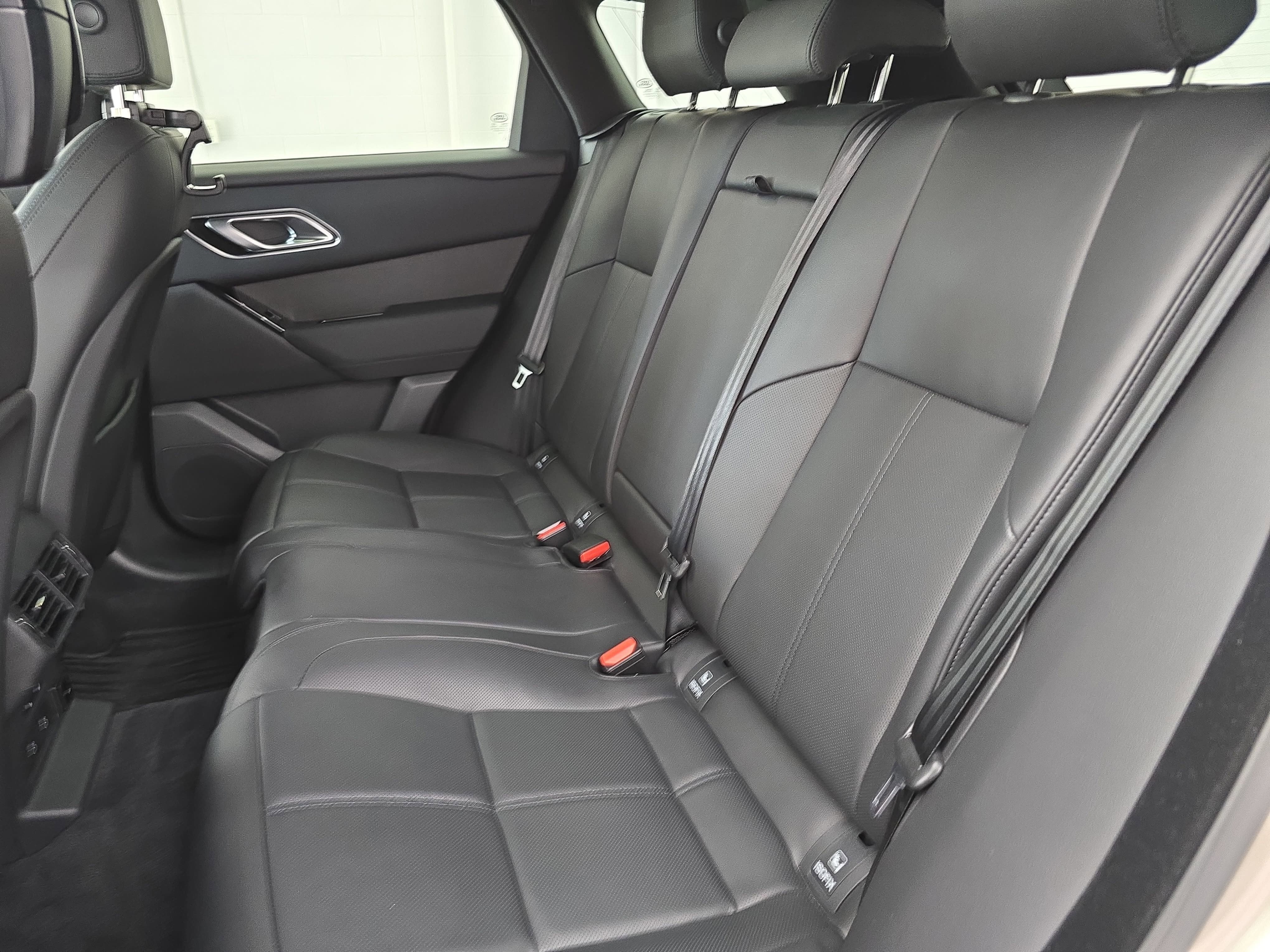 2026 Land Rover Range Rover Velar Dynamic SE