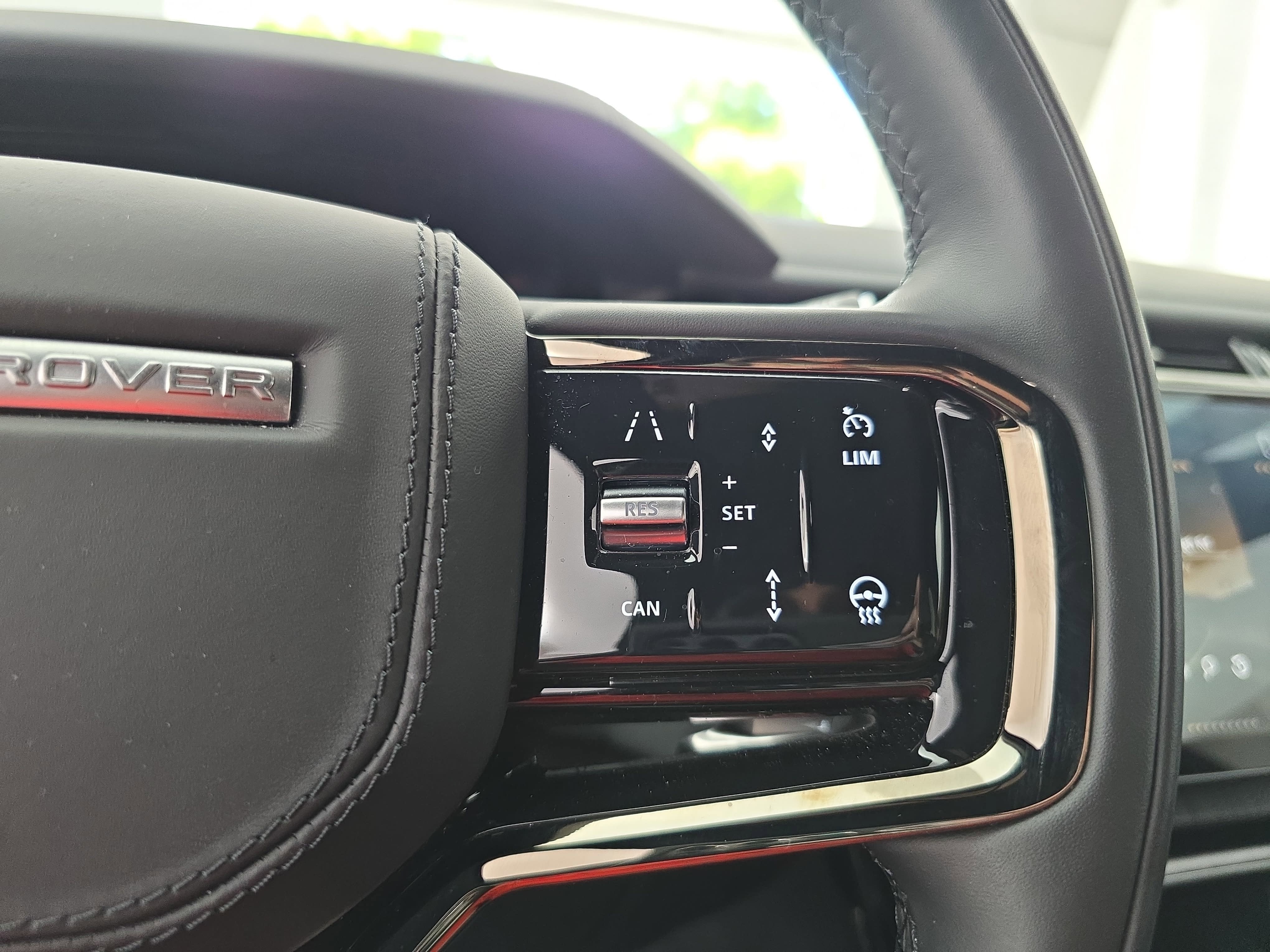 2026 Land Rover Range Rover Velar Dynamic SE