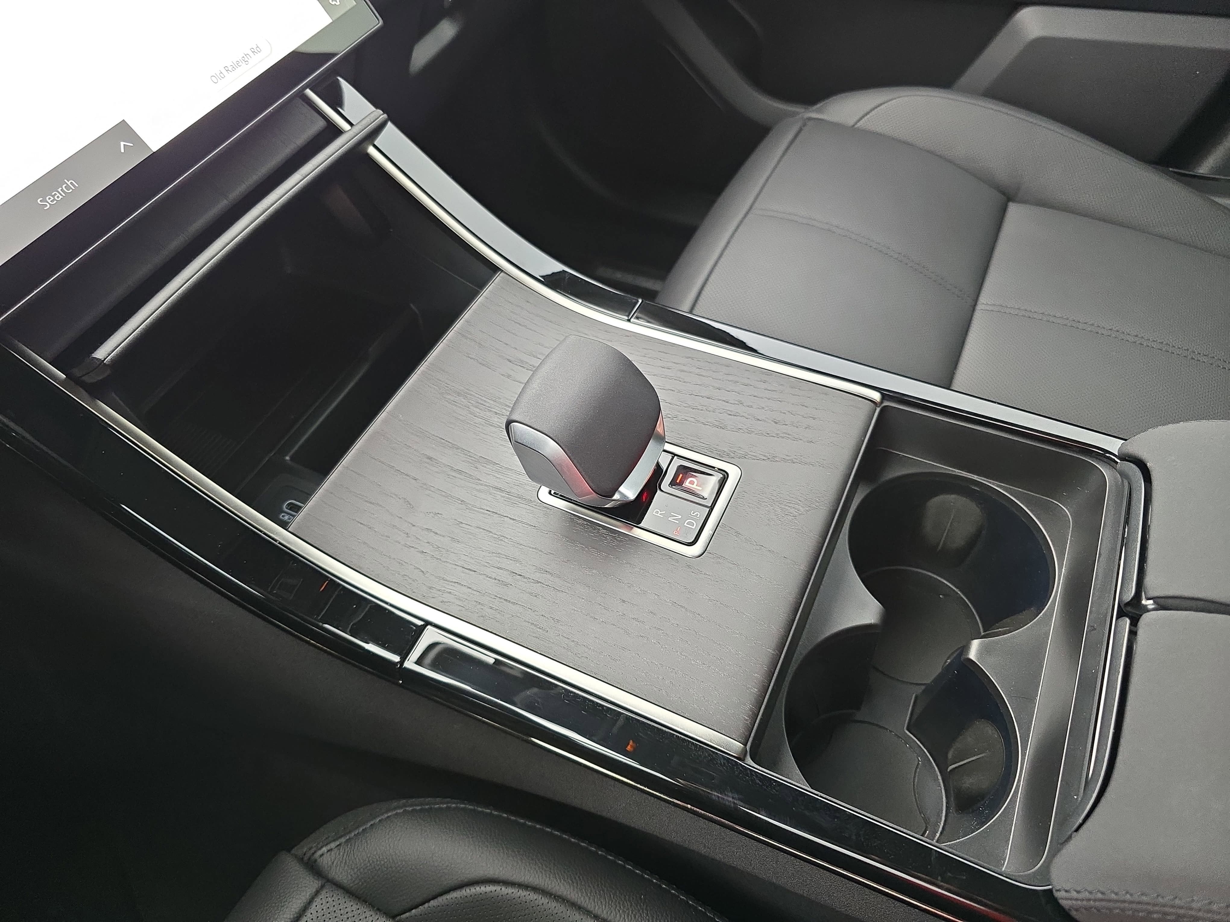 2026 Land Rover Range Rover Velar Dynamic SE