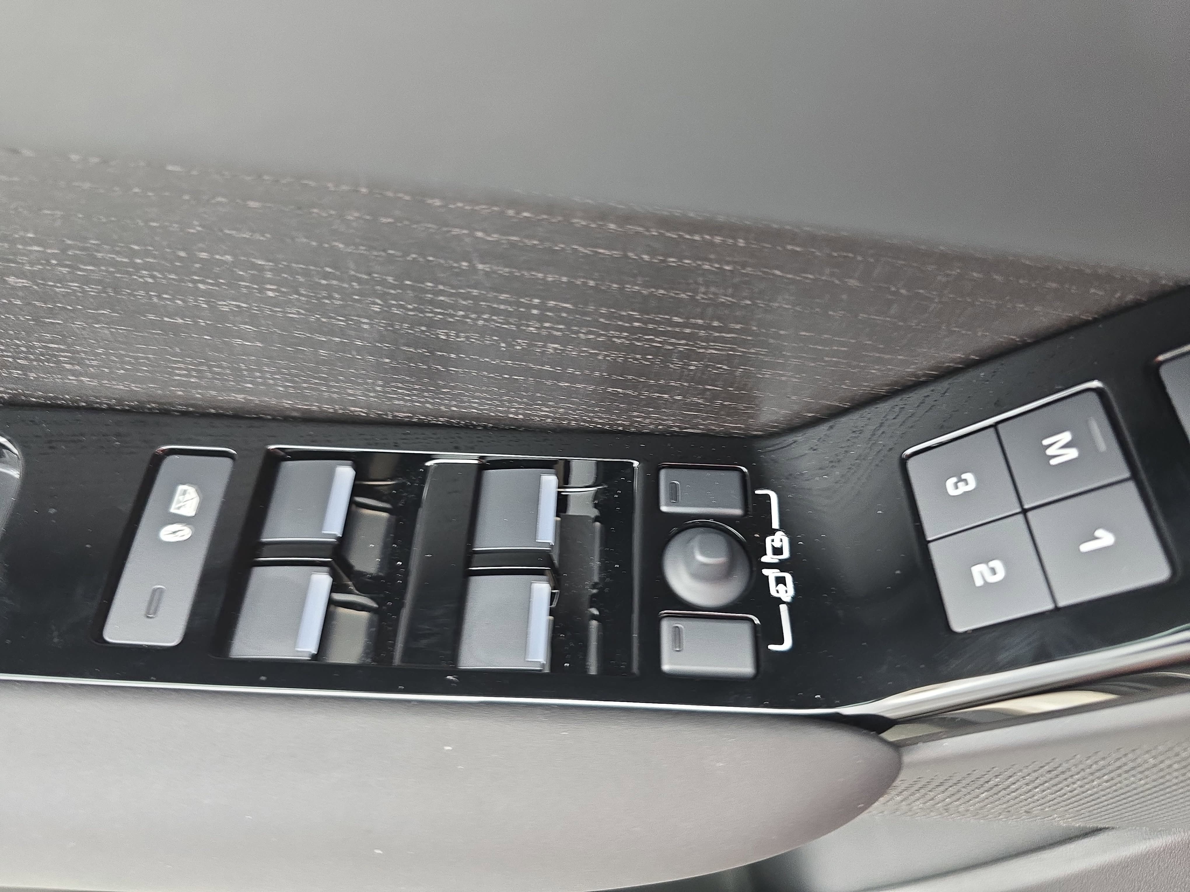 2026 Land Rover Range Rover Velar Dynamic SE