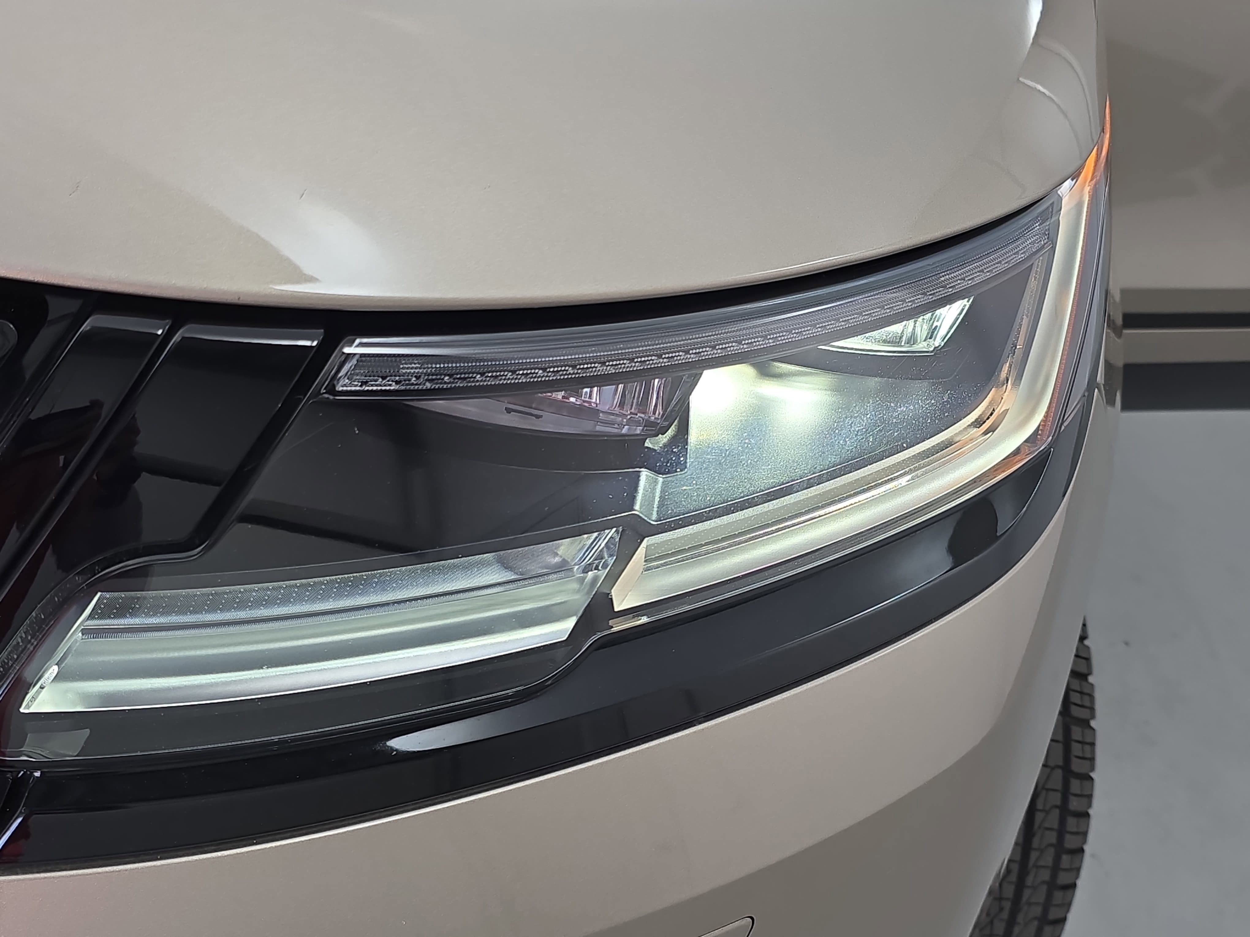 2026 Land Rover Range Rover Velar Dynamic SE