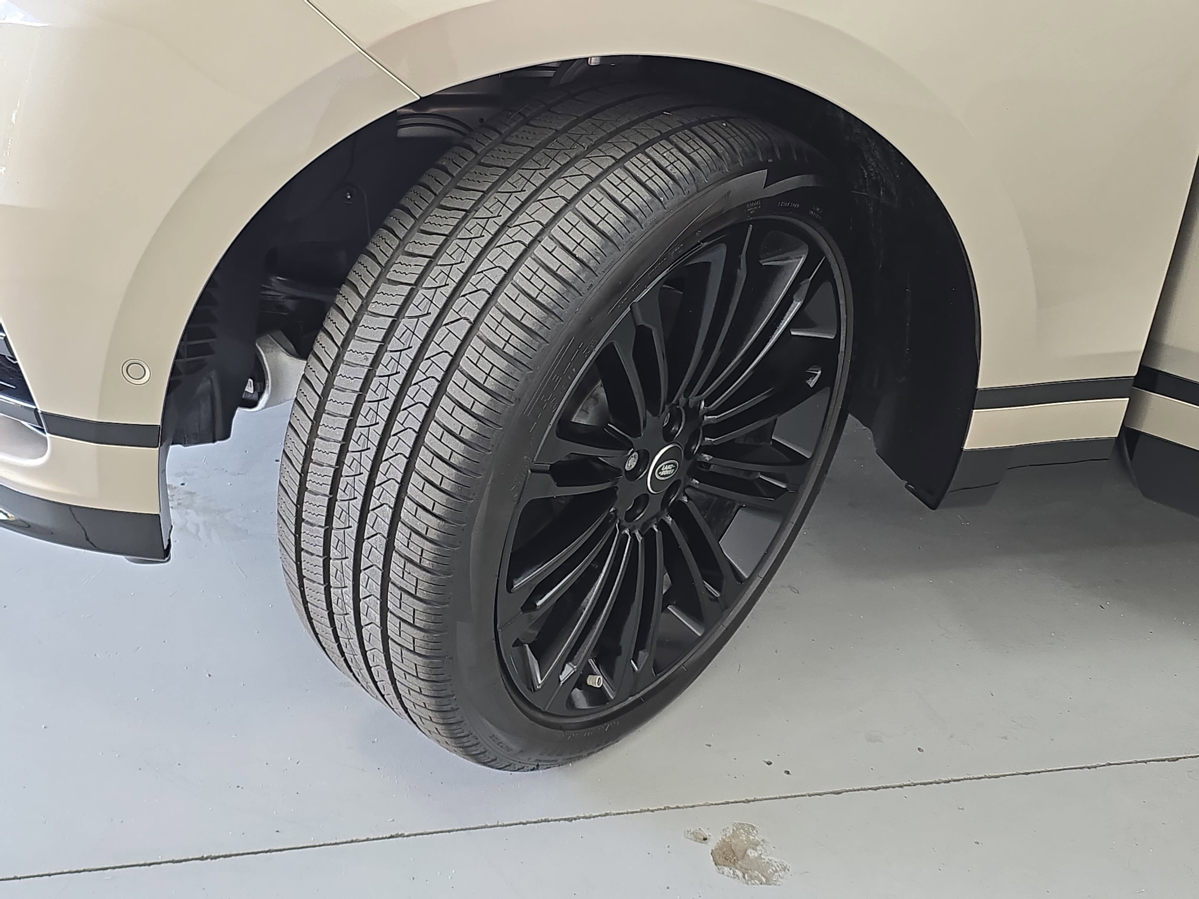 2026 Land Rover Range Rover Velar Dynamic SE