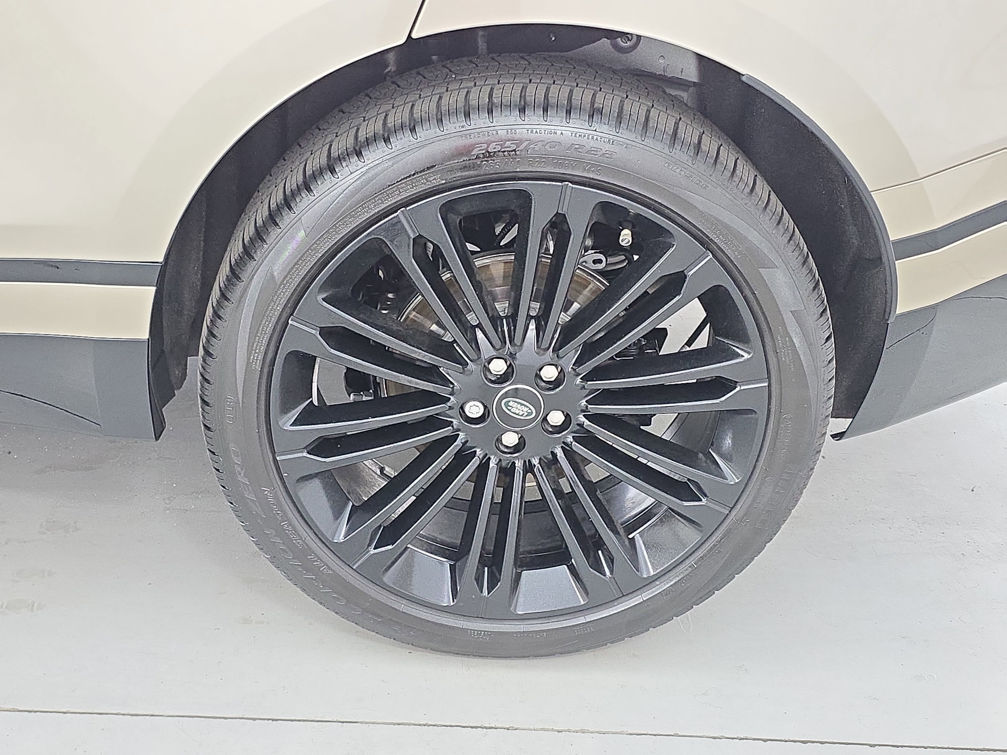 2026 Land Rover Range Rover Velar Dynamic SE