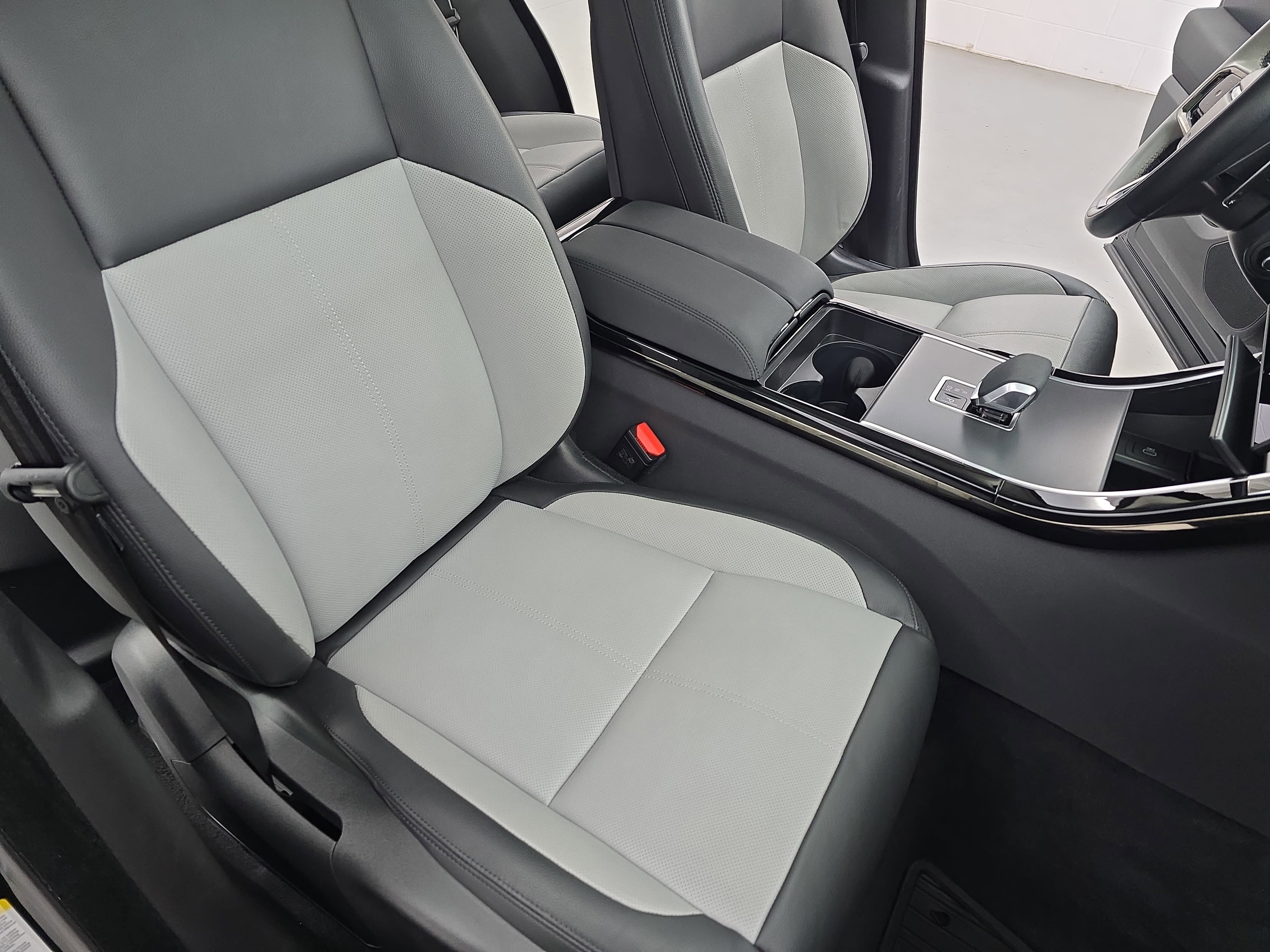 2025 Land Rover Range Rover Velar Dynamic SE