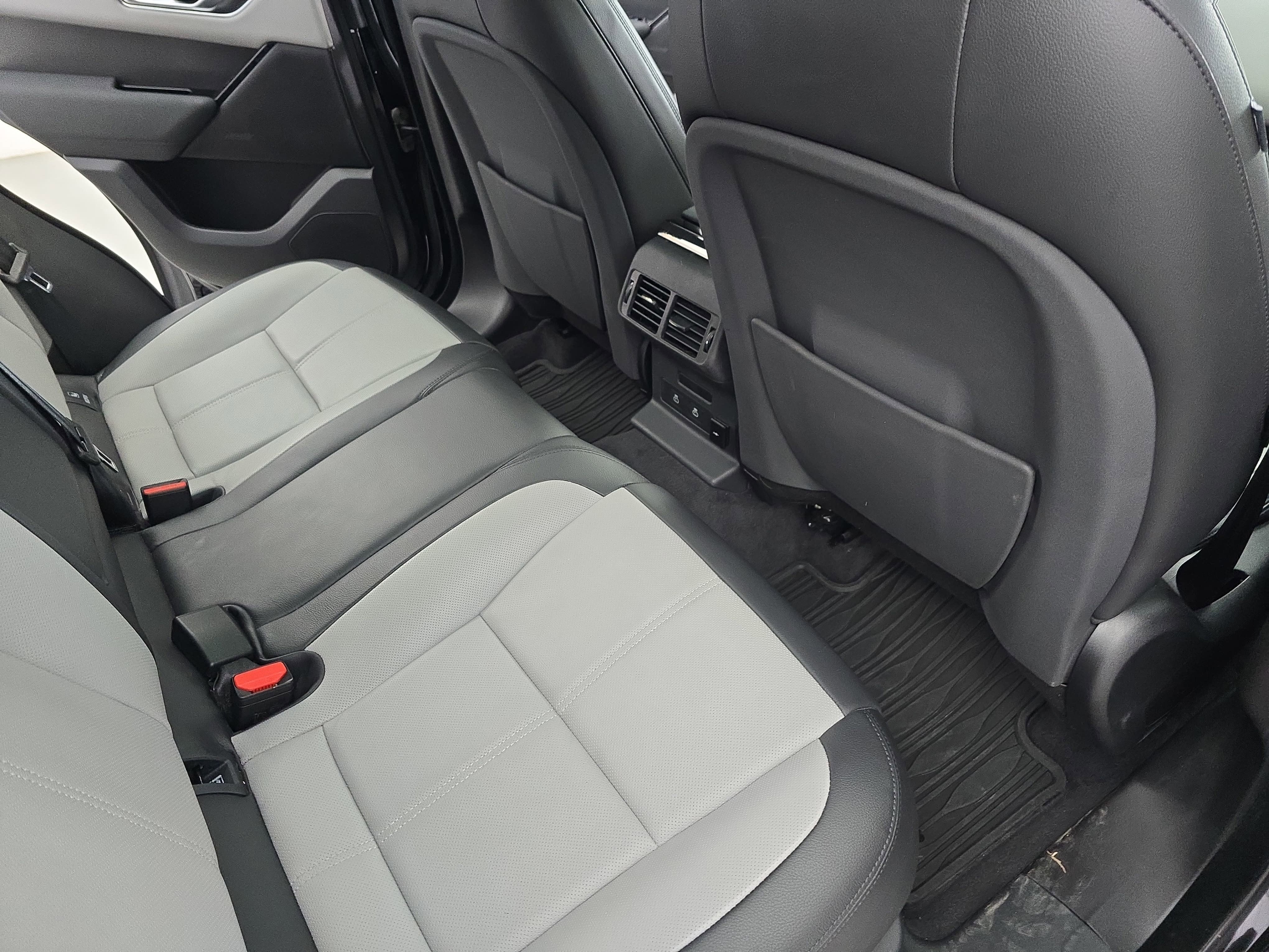 2025 Land Rover Range Rover Velar Dynamic SE