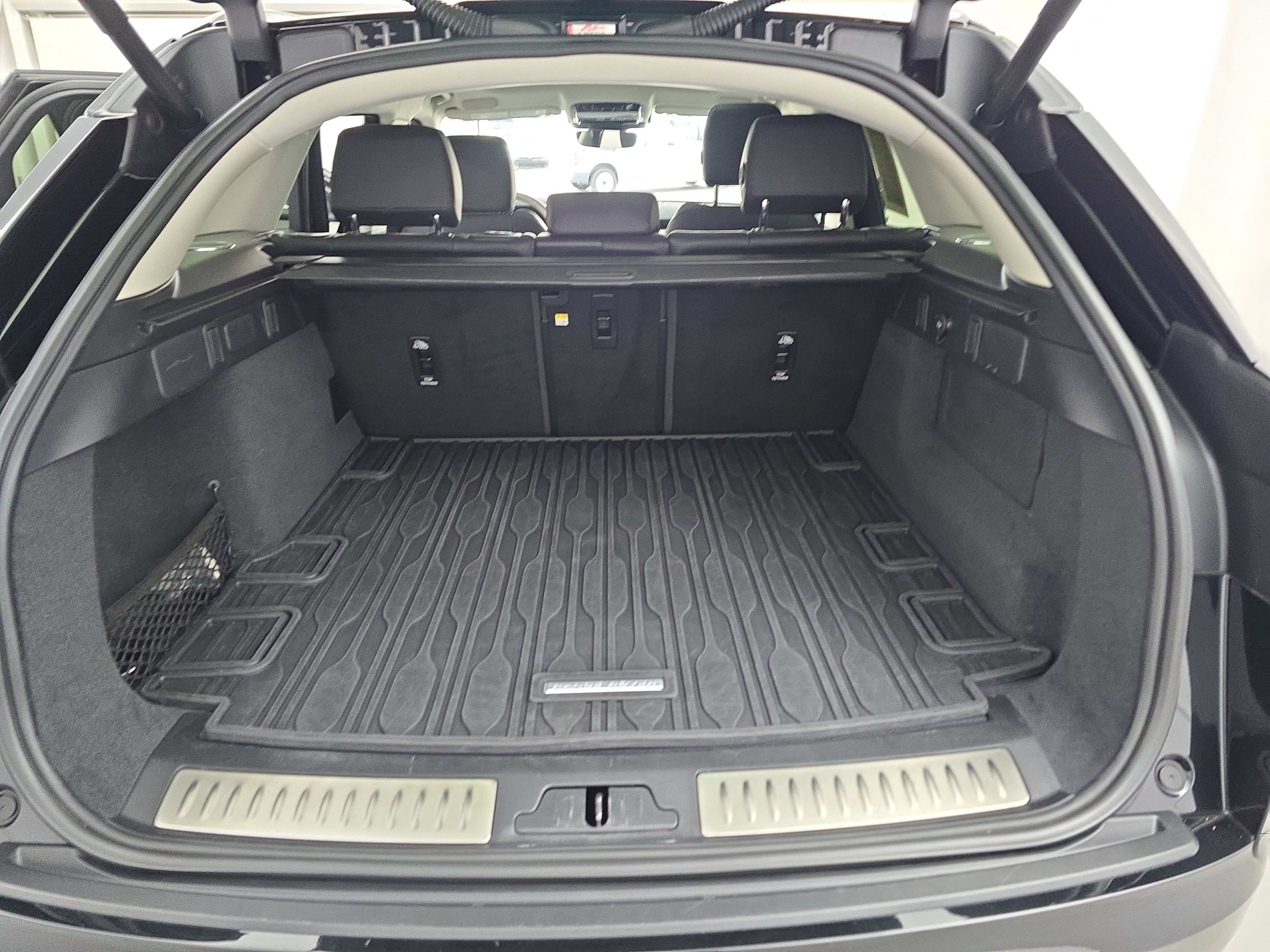 2025 Land Rover Range Rover Velar Dynamic SE