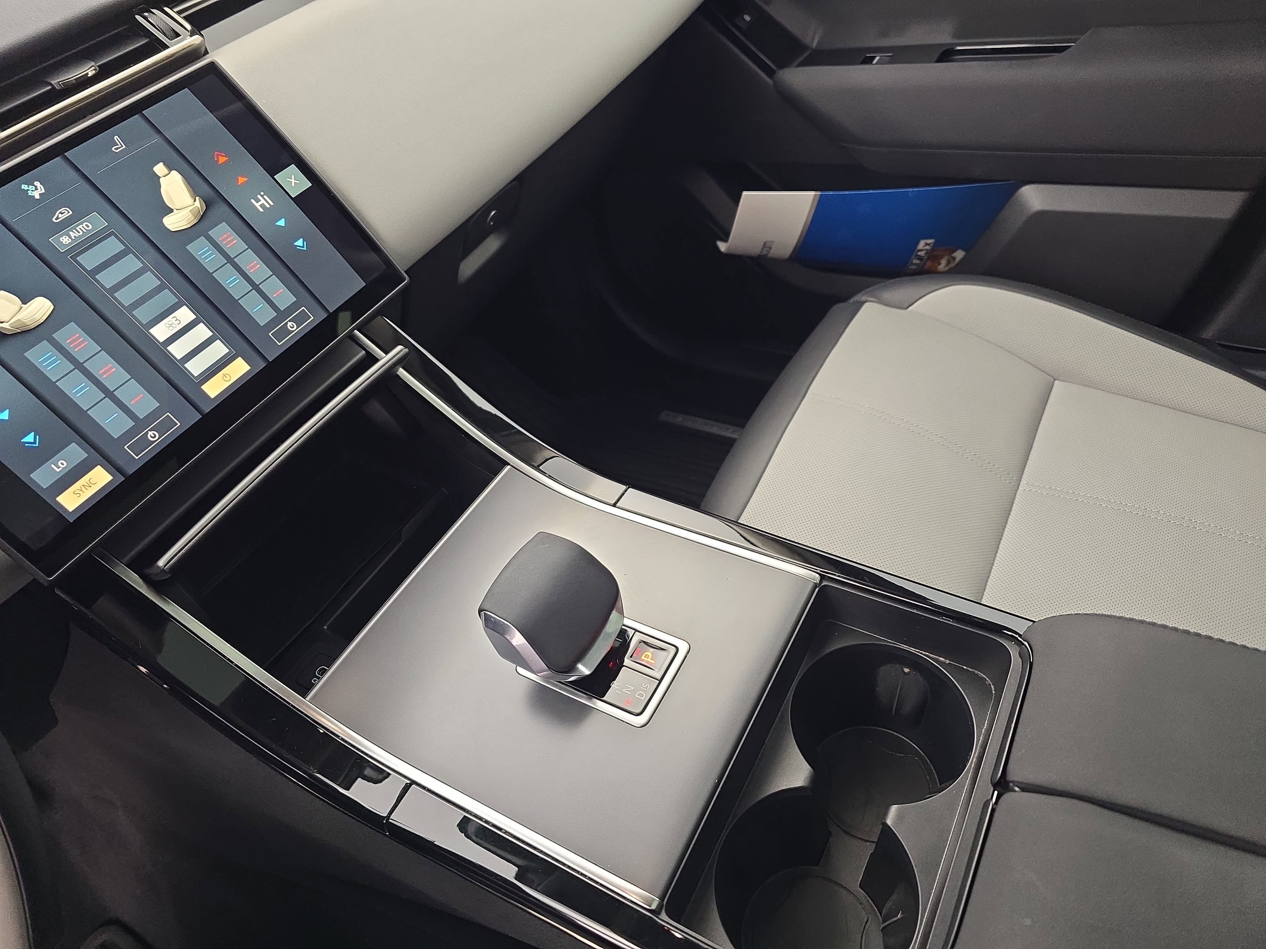 2025 Land Rover Range Rover Velar Dynamic SE