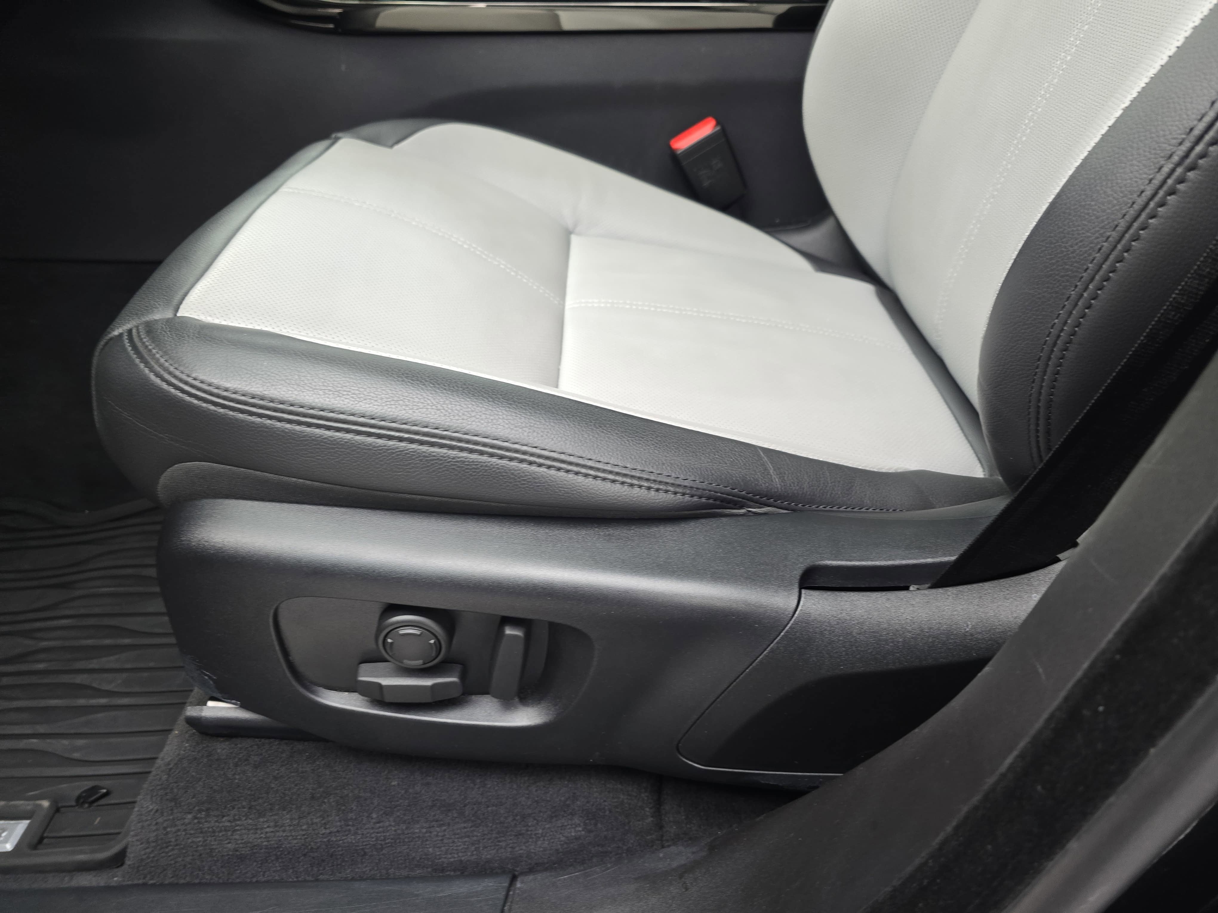 2025 Land Rover Range Rover Velar Dynamic SE