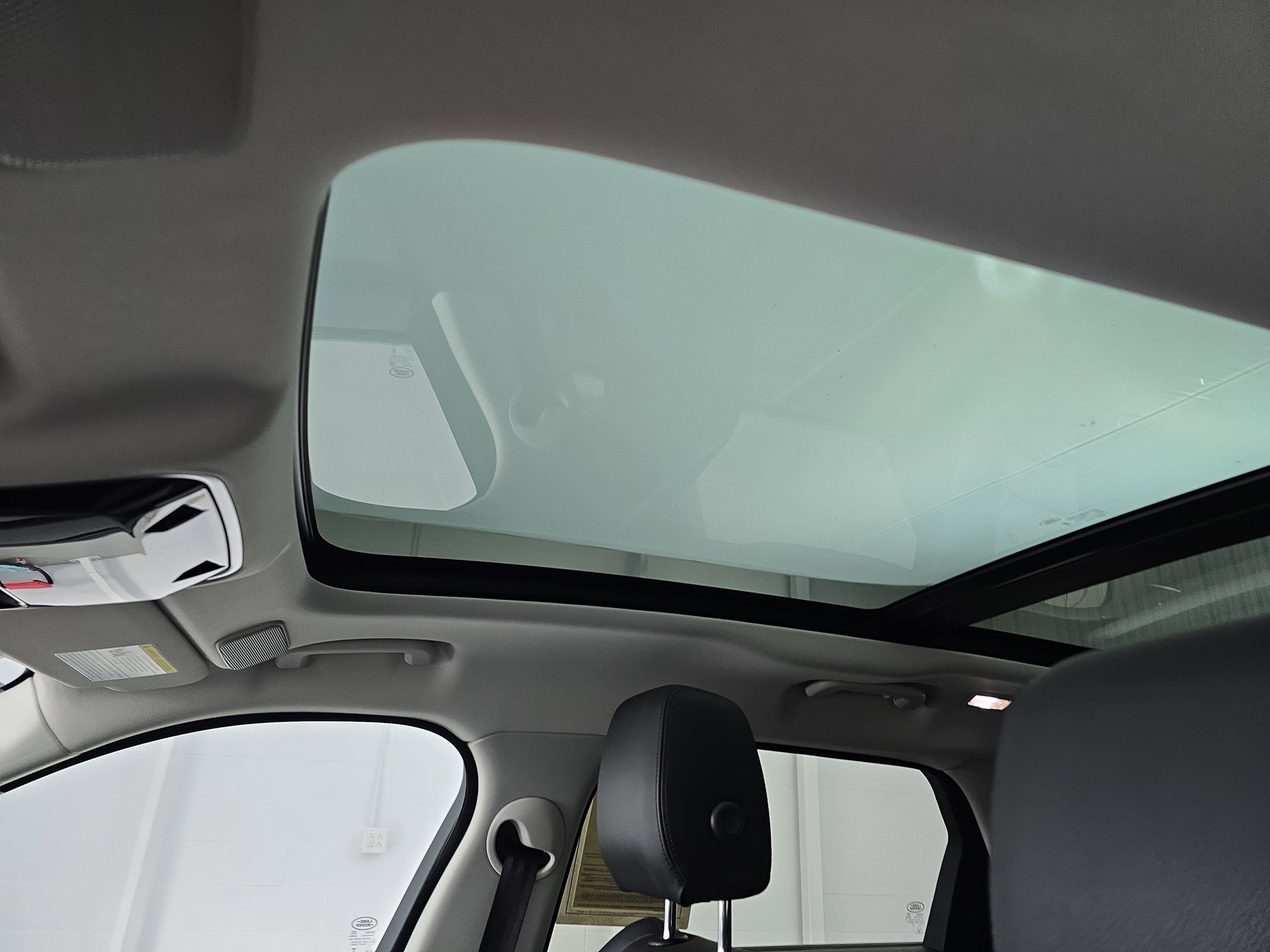 2025 Land Rover Range Rover Velar Dynamic SE