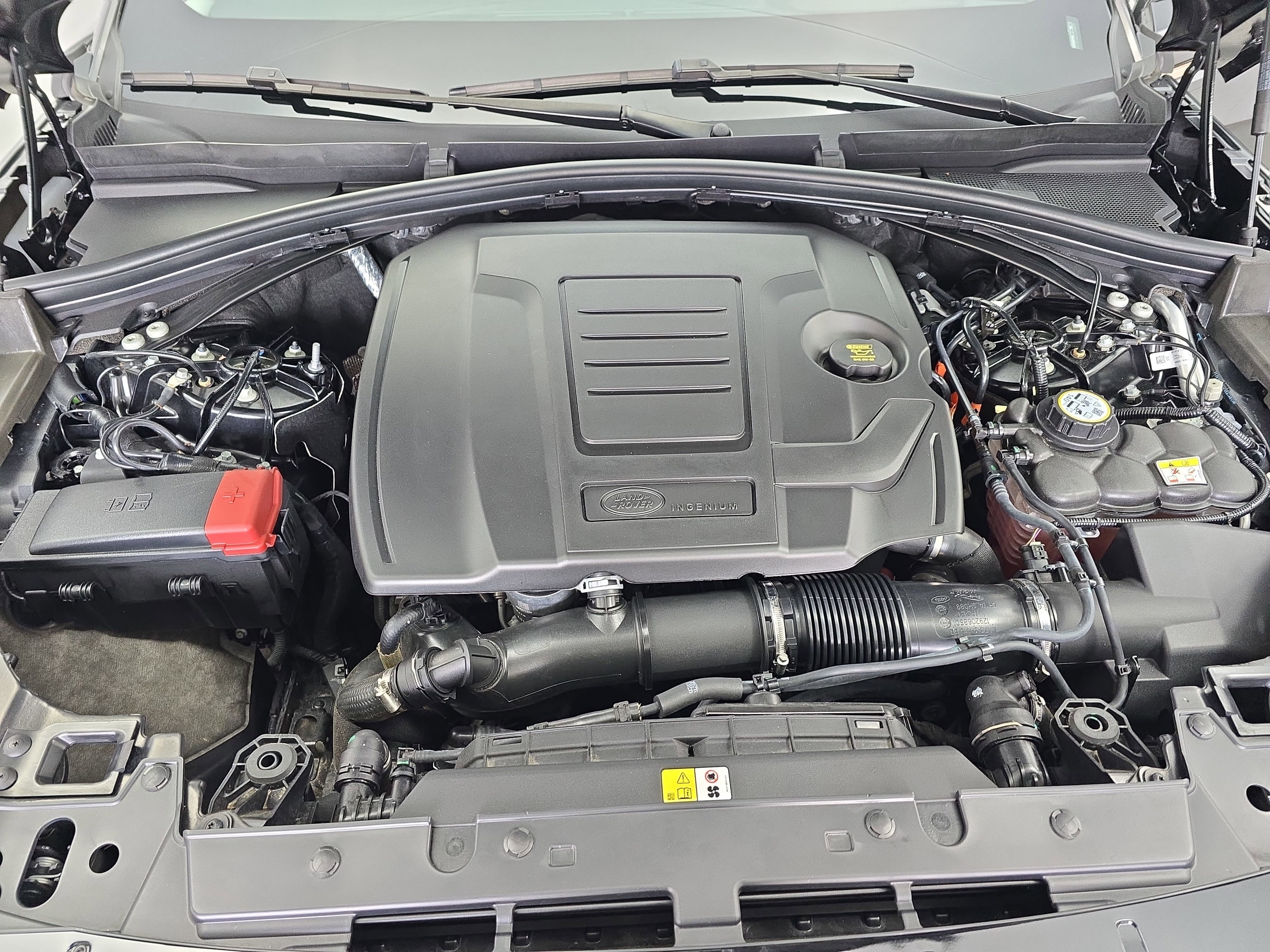 2025 Land Rover Range Rover Velar Dynamic SE