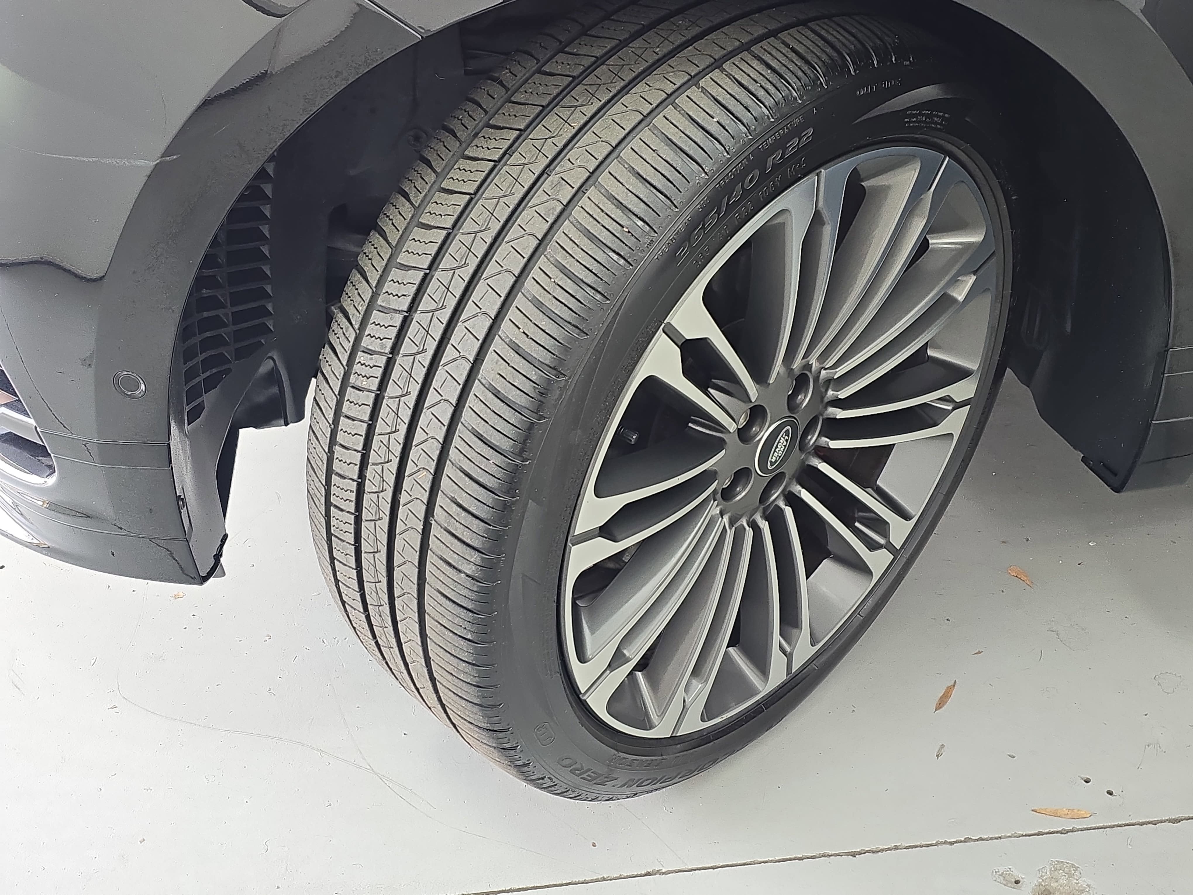 2025 Land Rover Range Rover Velar Dynamic SE