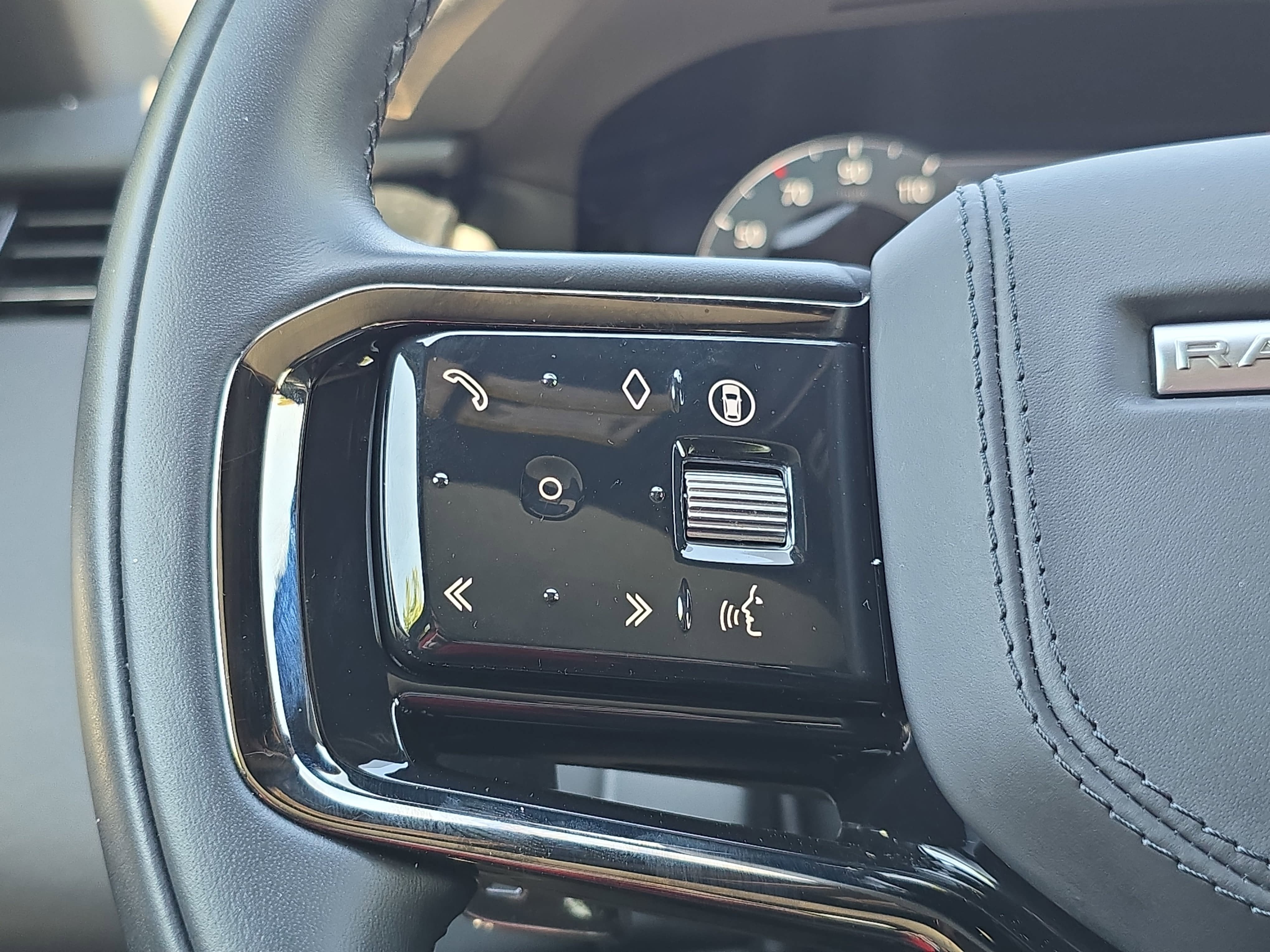 2025 Land Rover Range Rover Velar Dynamic HSE