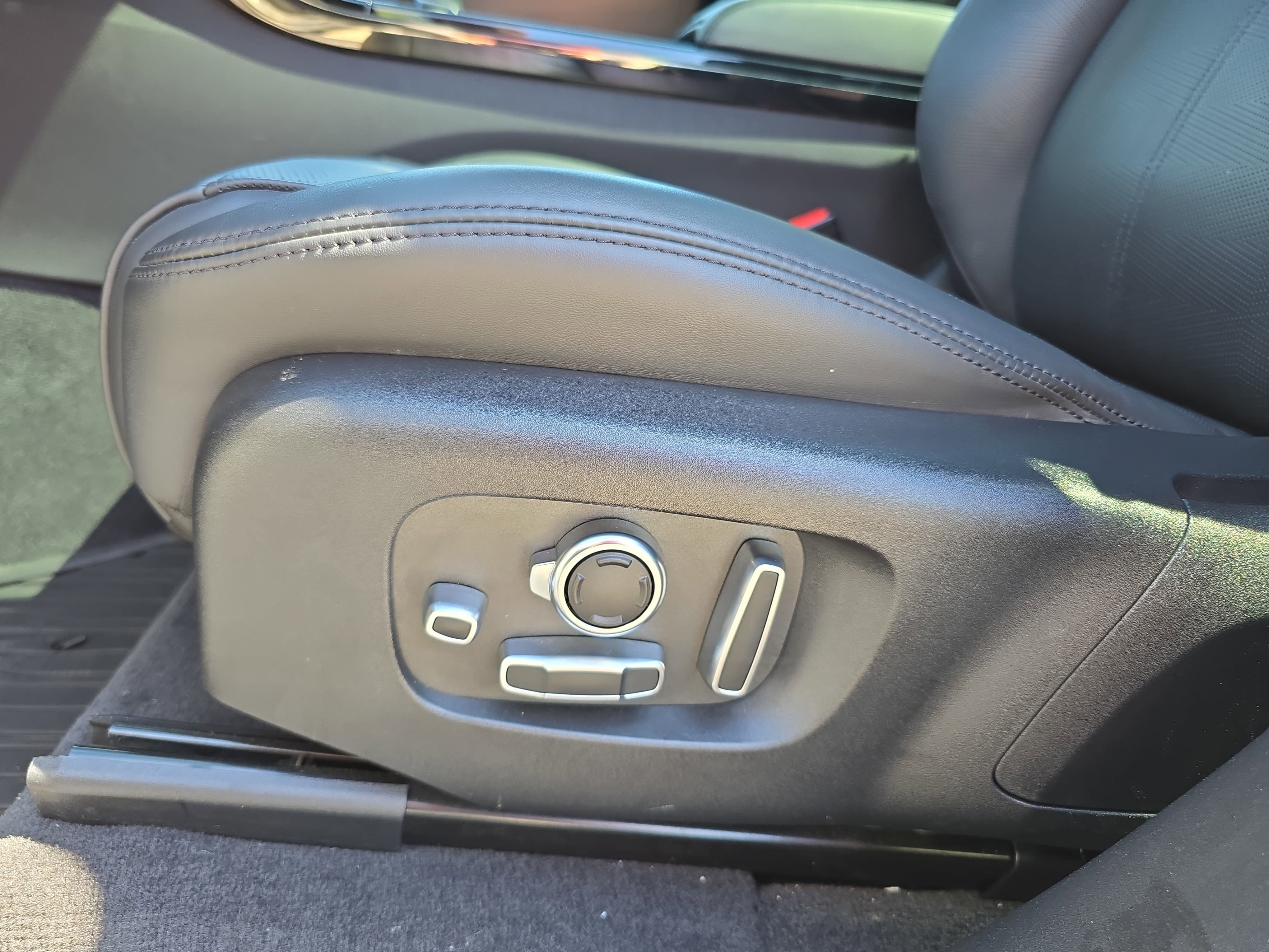 2025 Land Rover Range Rover Velar Dynamic HSE