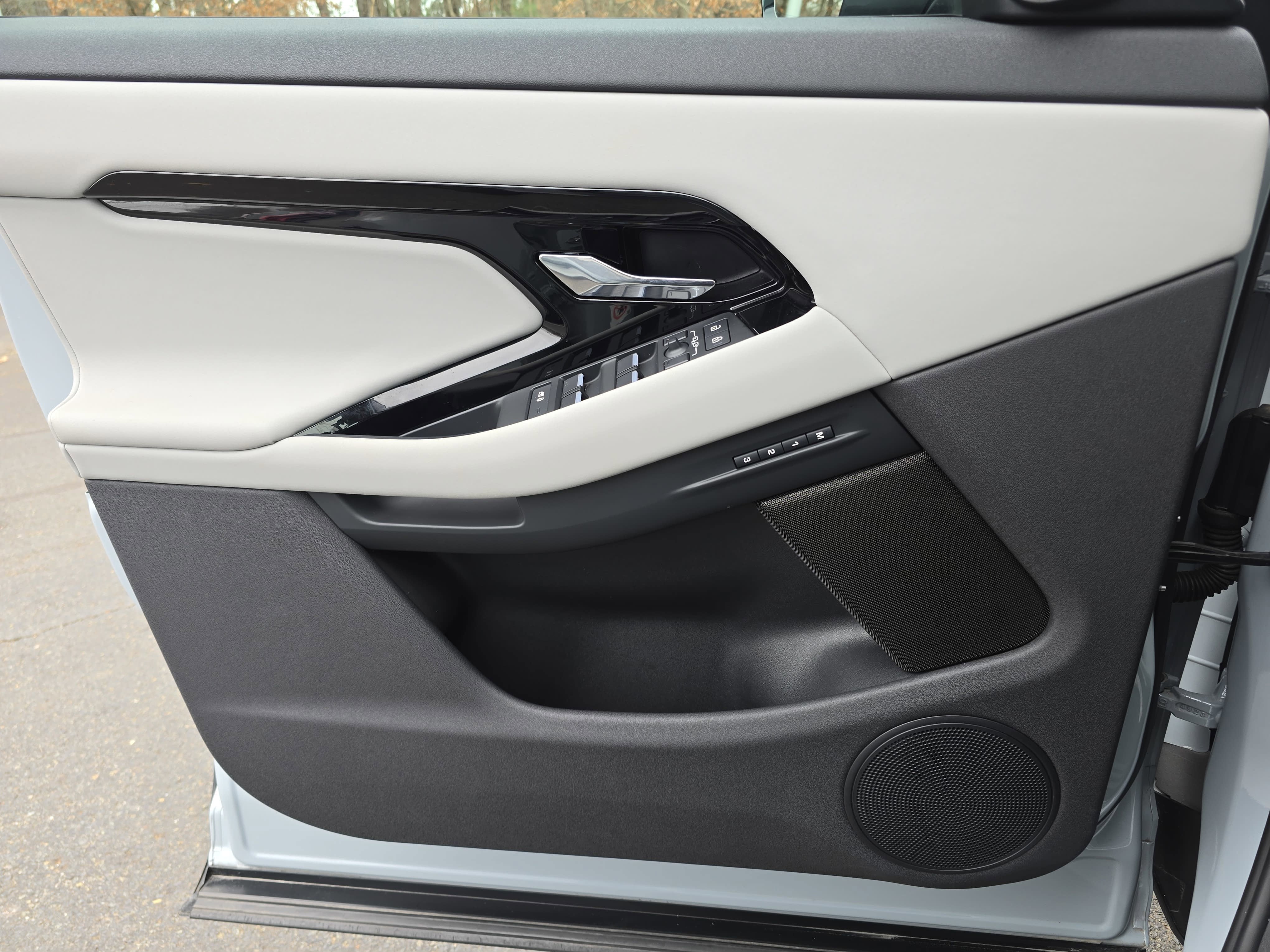 2025 Land Rover Range Rover Evoque Core S