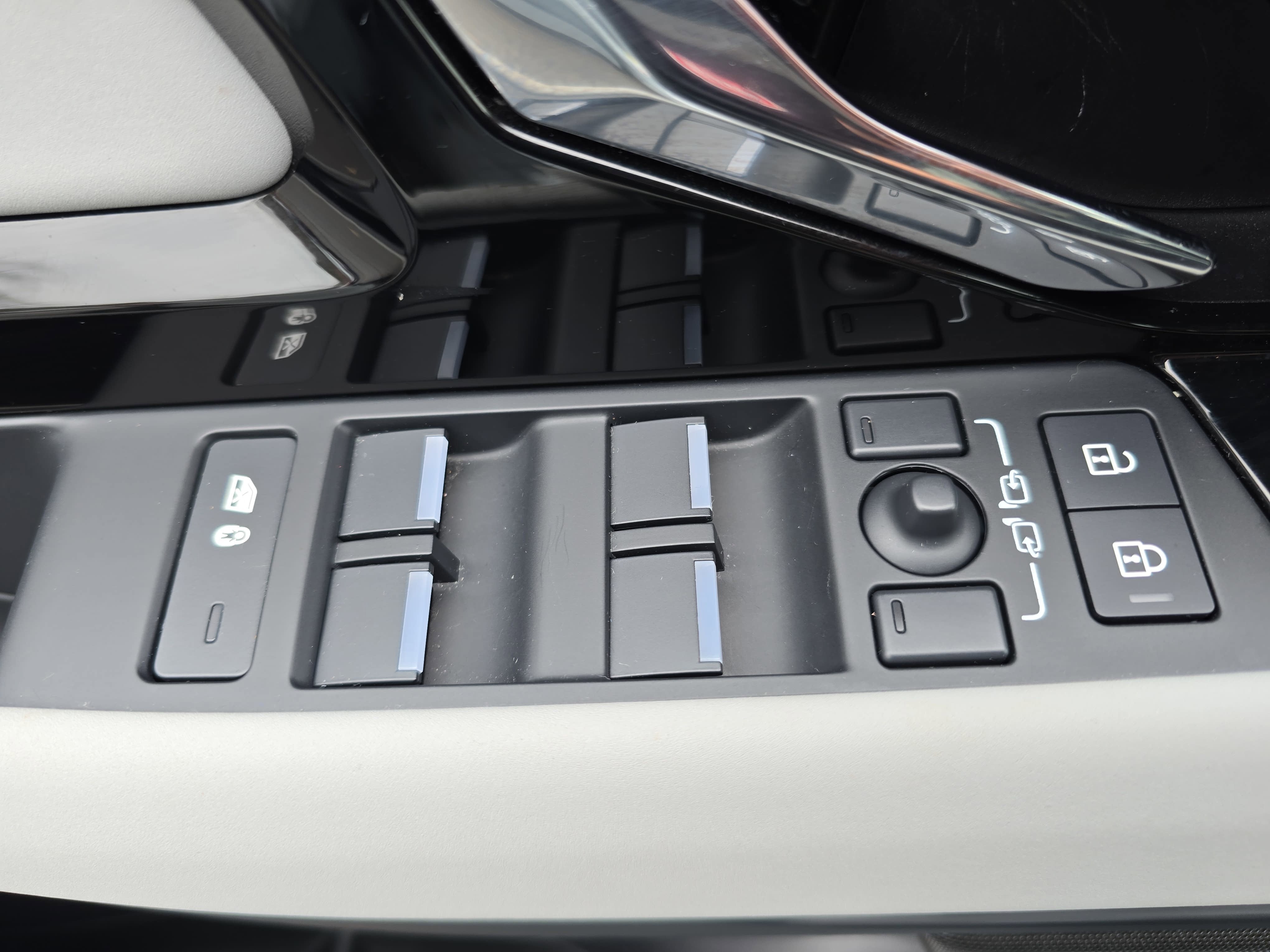 2025 Land Rover Range Rover Evoque Core S