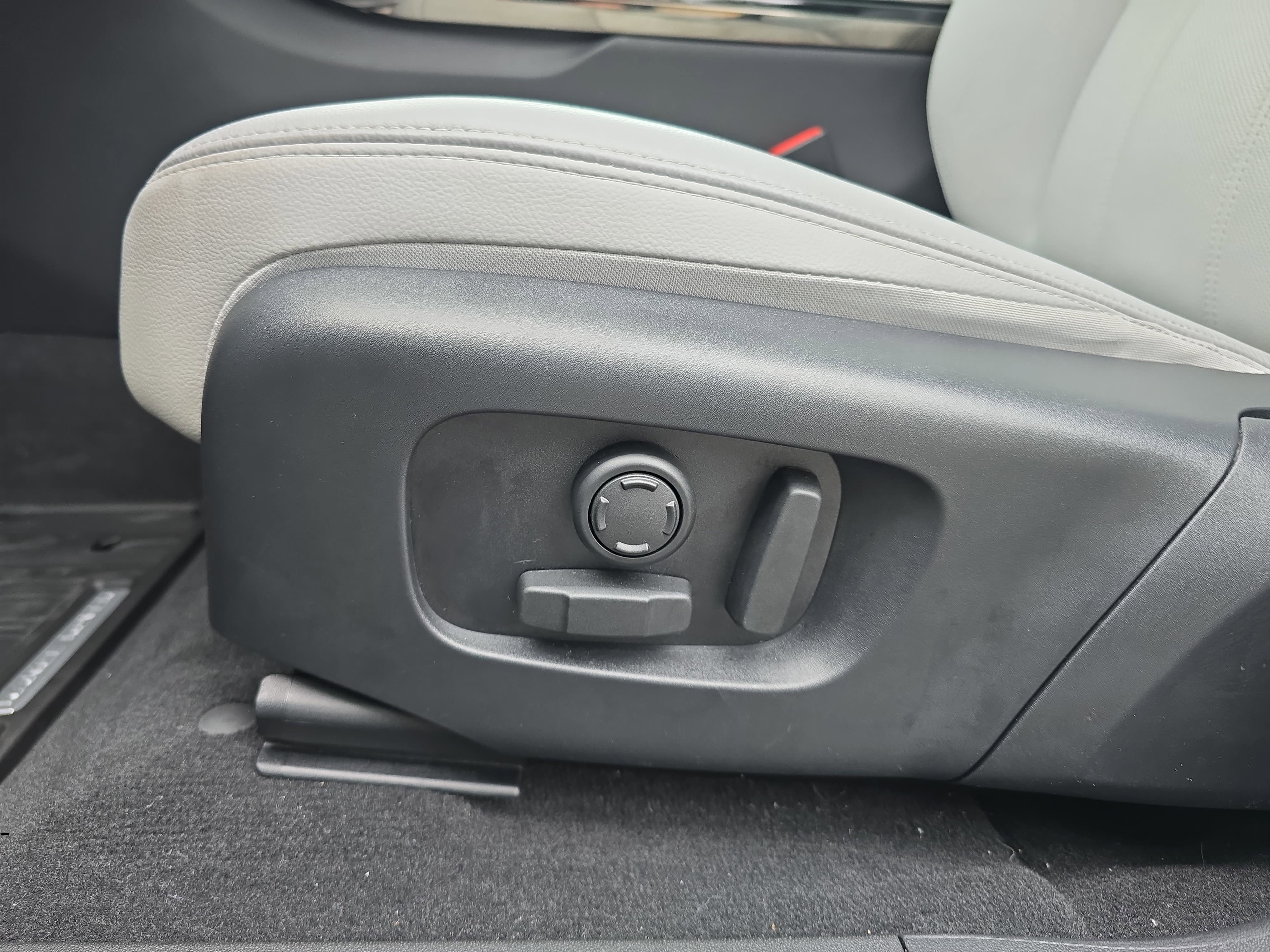 2025 Land Rover Range Rover Evoque Core S