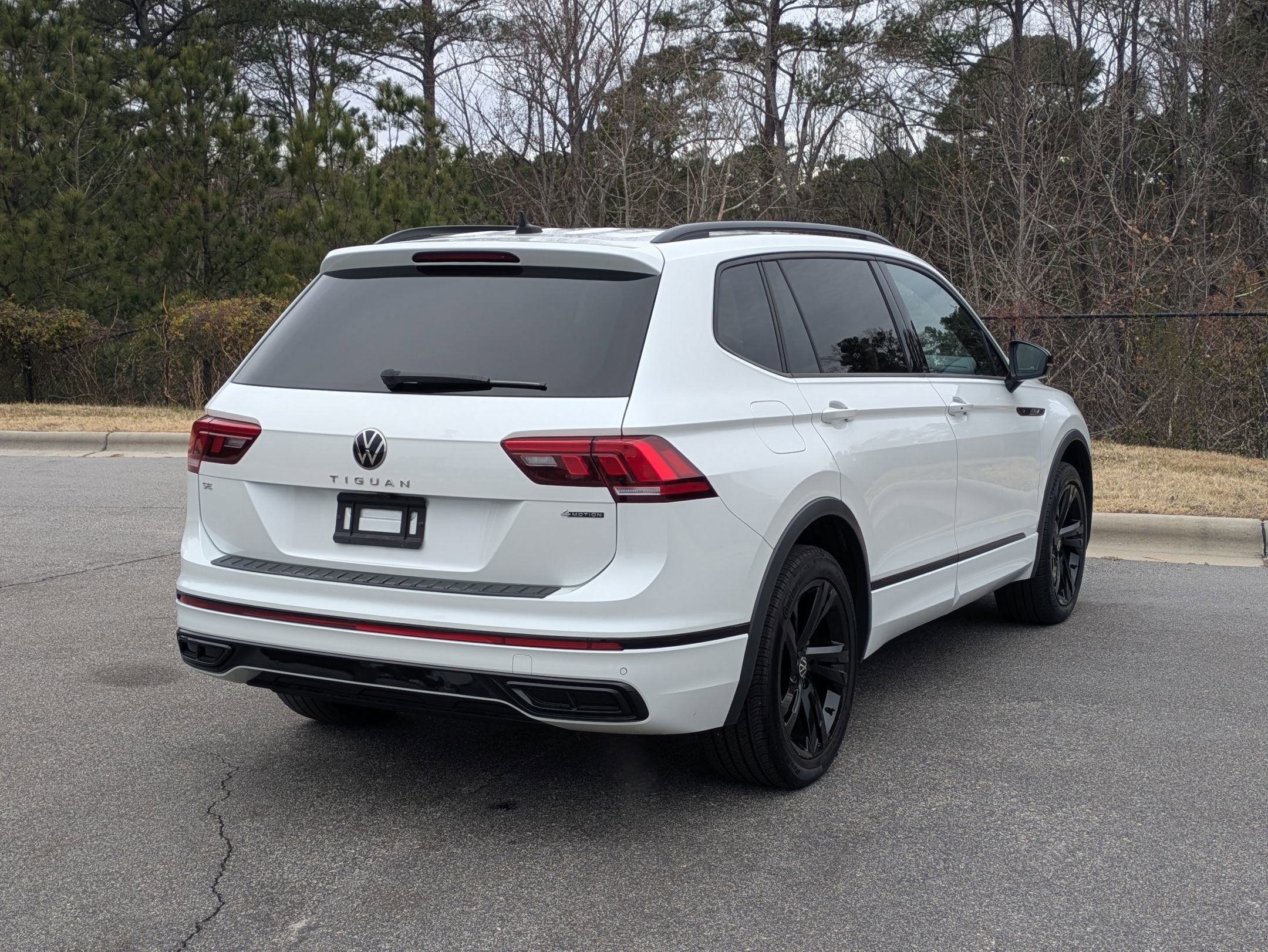 2023 Volkswagen Tiguan SE R-Line Black