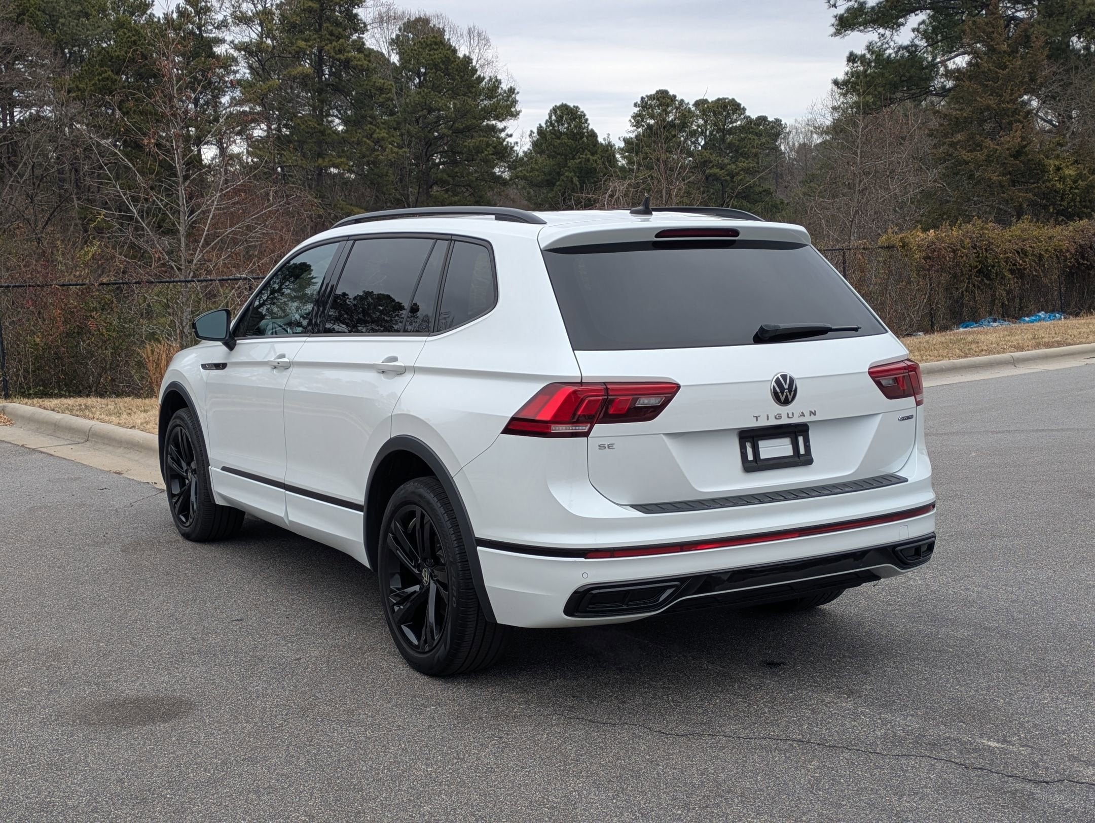2023 Volkswagen Tiguan SE R-Line Black