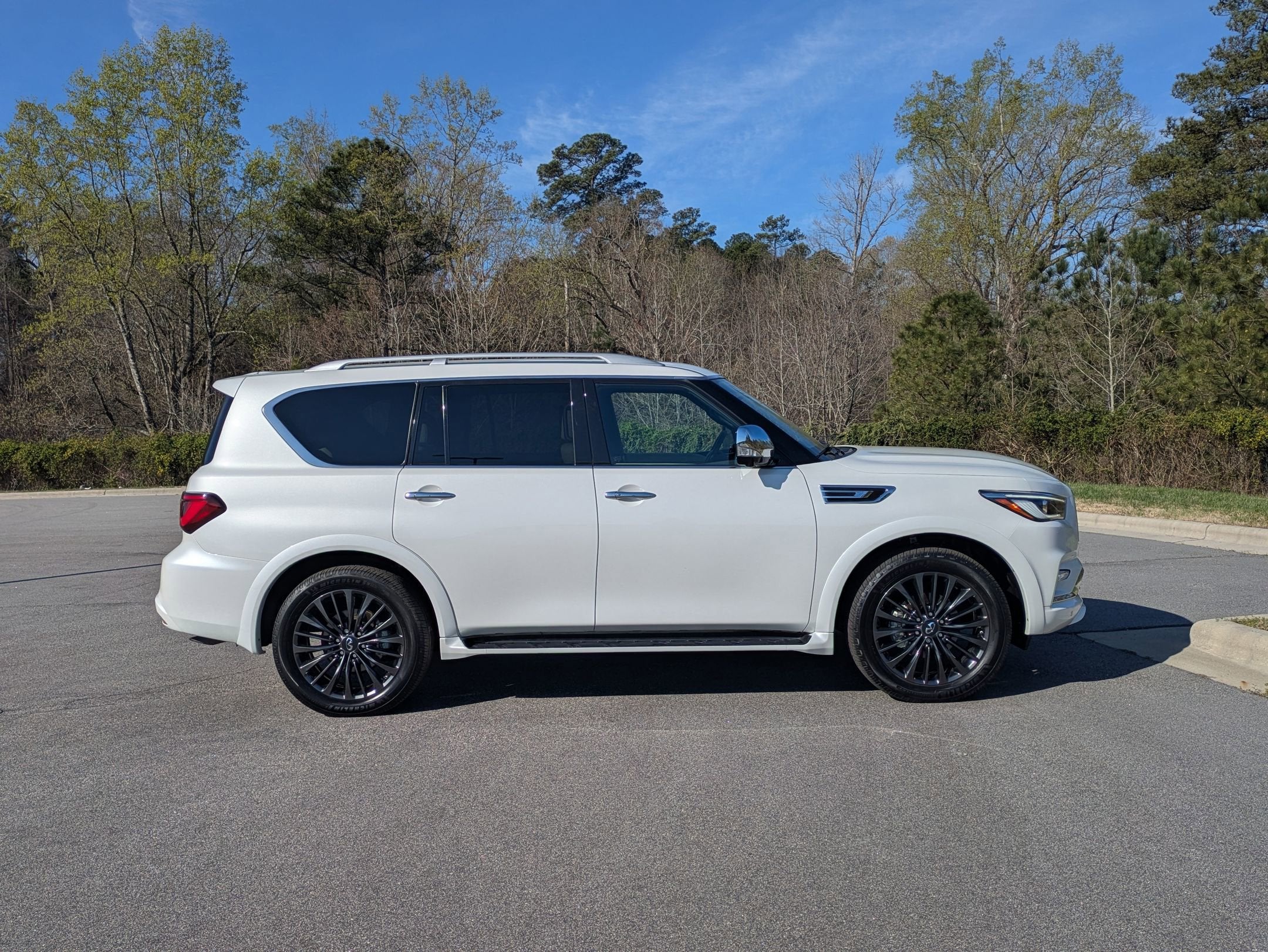 2023 INFINITI QX80 SENSORY