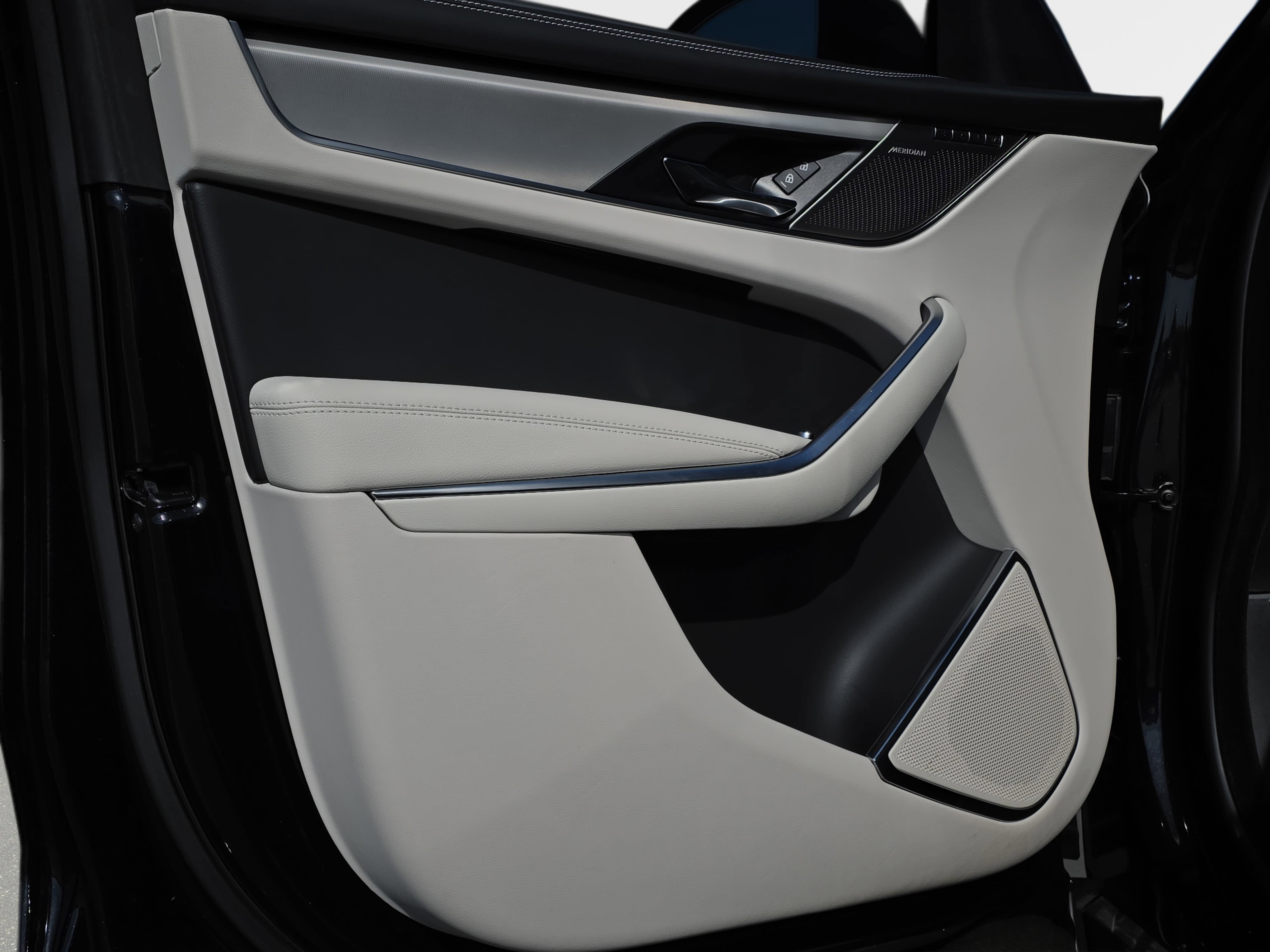 2025 Jaguar F-PACE R-Dynamic S