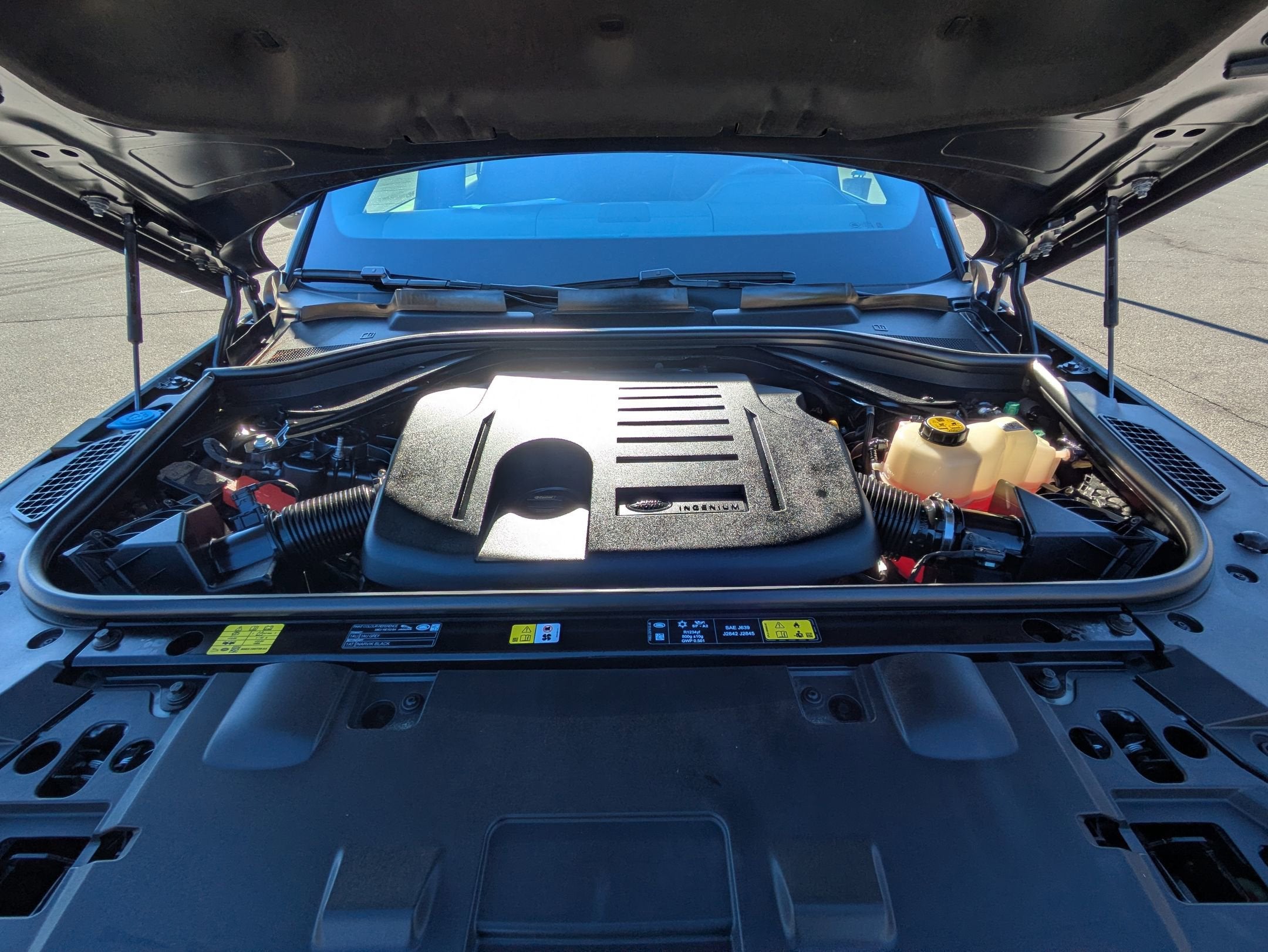 2025 Land Rover Range Rover Sport SE