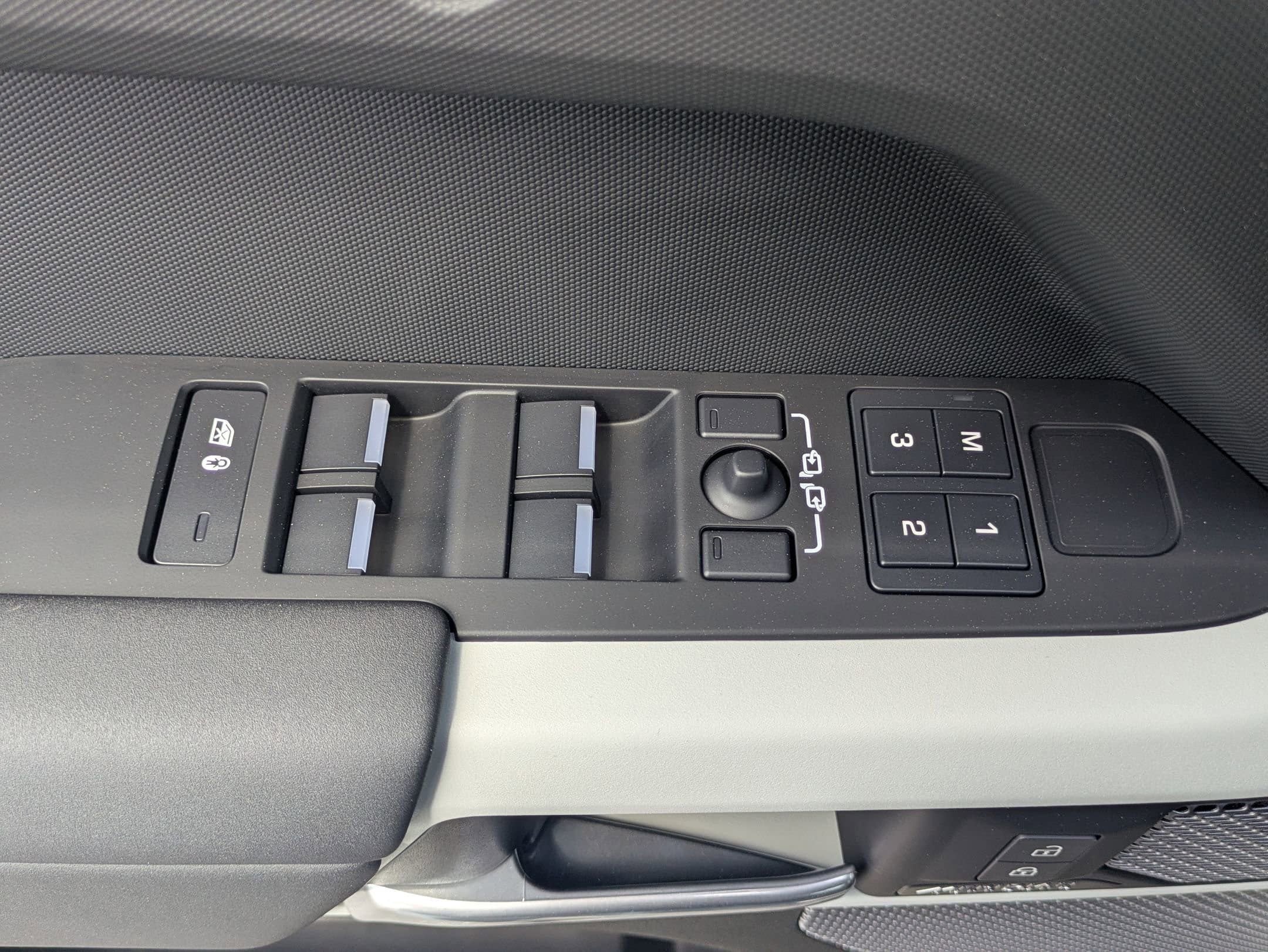 2024 Land Rover Defender X-Dynamic SE