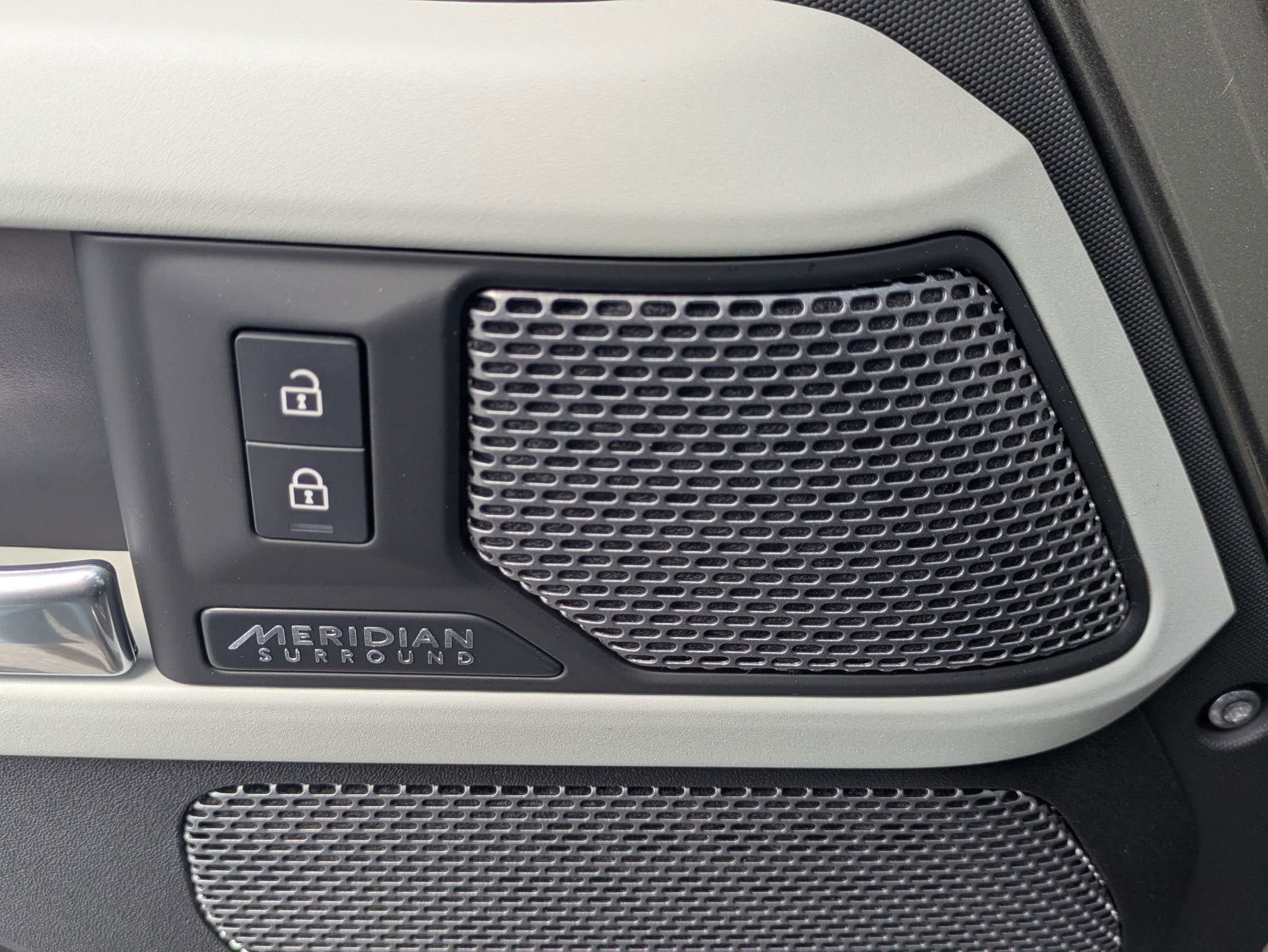 2024 Land Rover Defender X-Dynamic SE