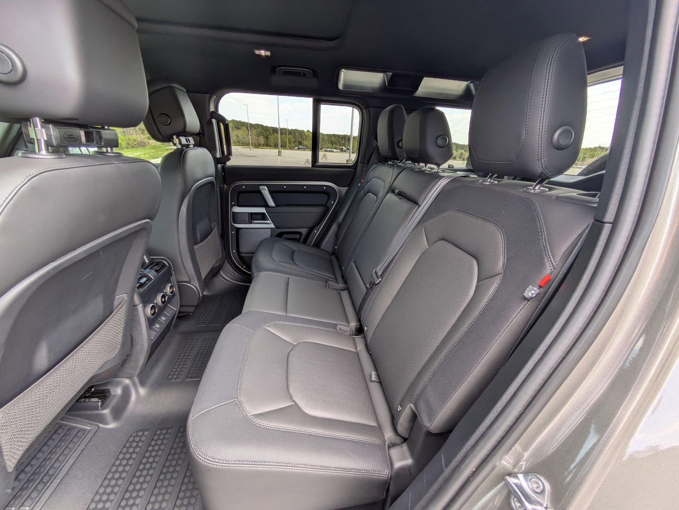 2024 Land Rover Defender X-Dynamic SE