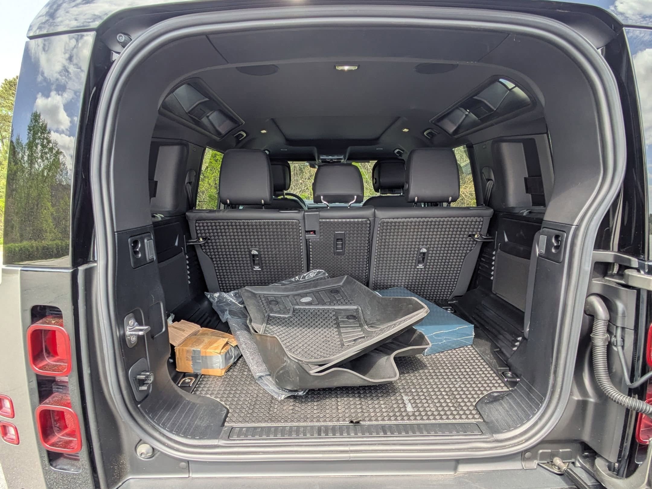 2024 Land Rover Defender X-Dynamic SE