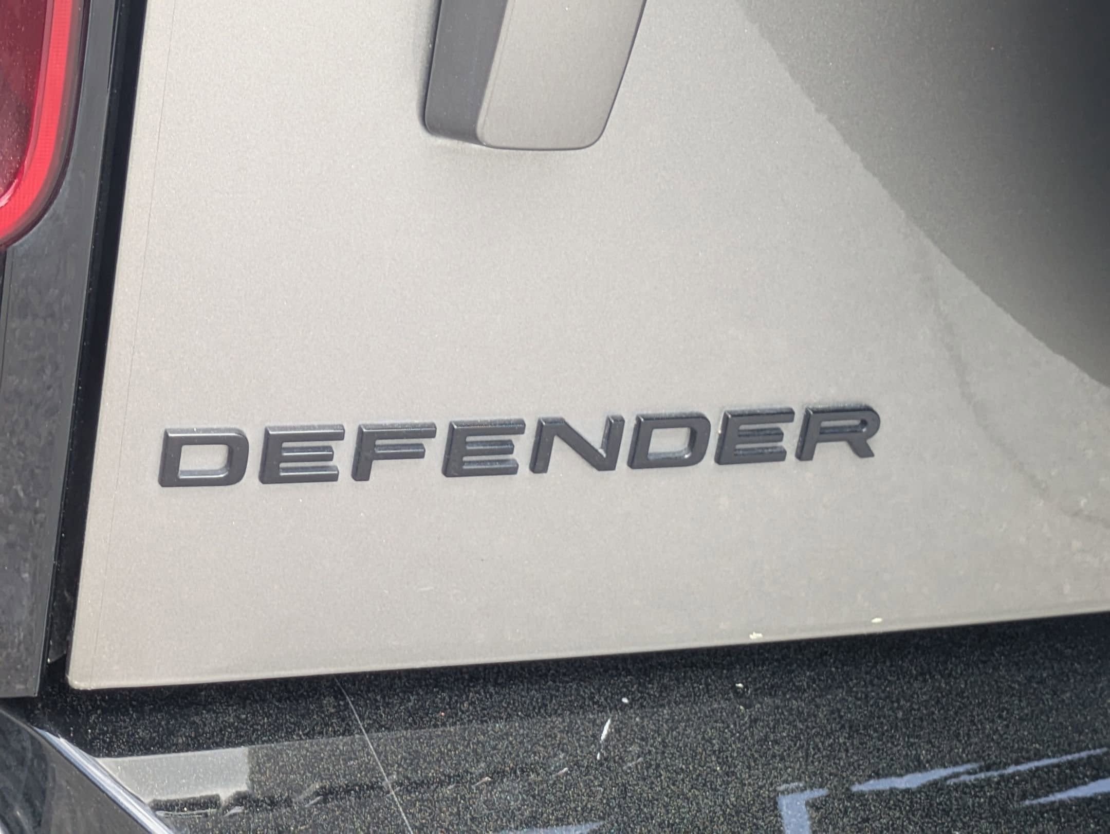 2024 Land Rover Defender X-Dynamic SE
