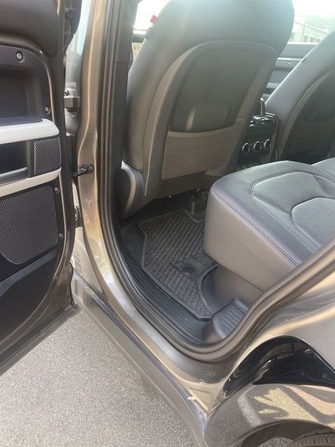 2024 Land Rover Defender X-Dynamic SE