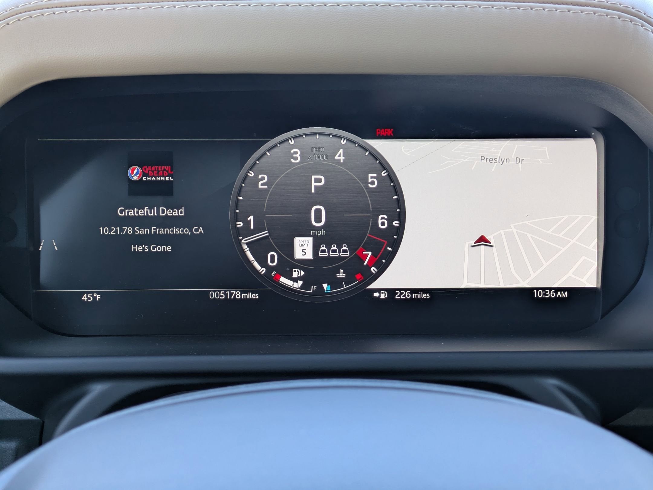 2025 Land Rover Defender X-Dynamic SE