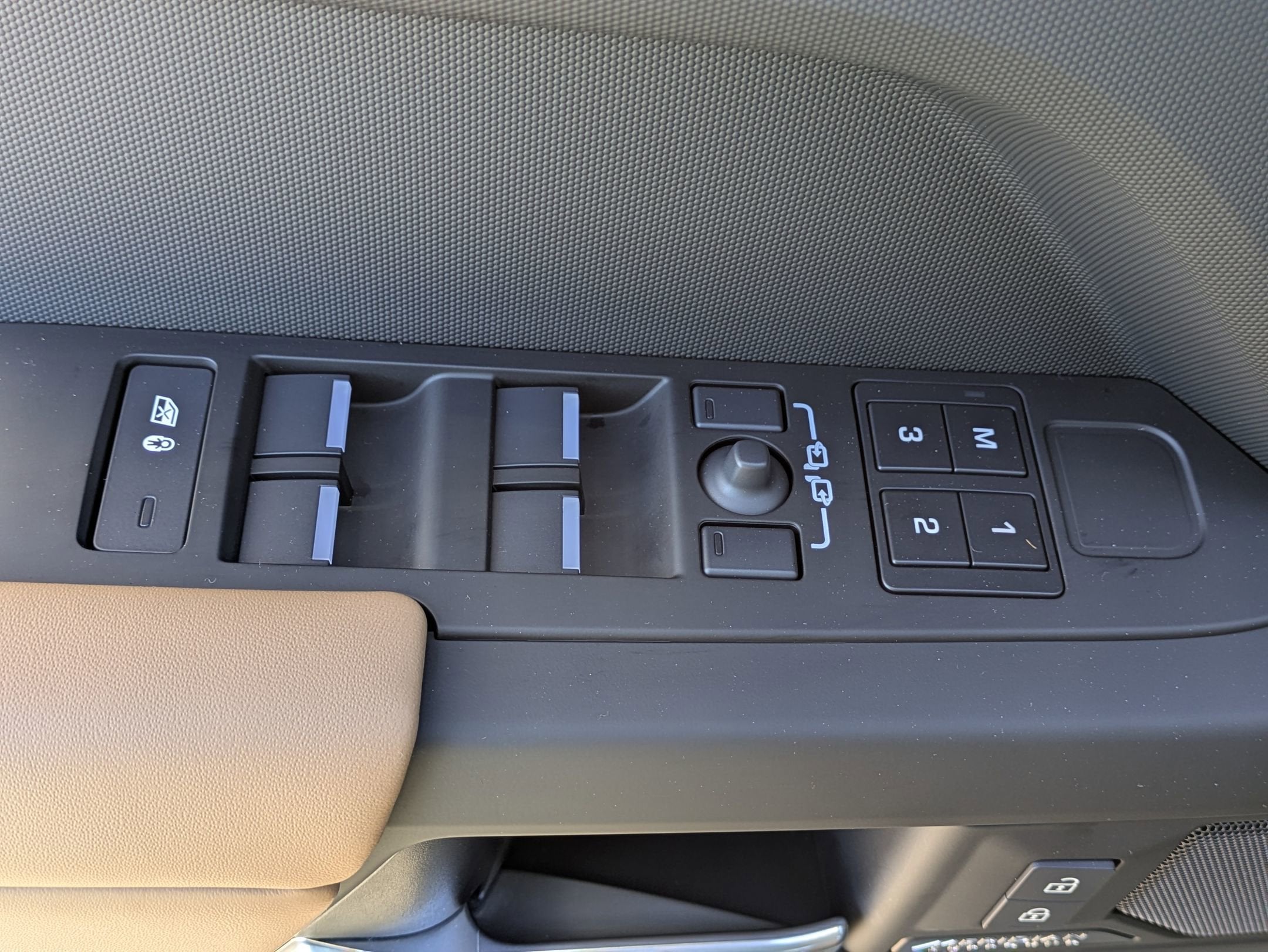 2025 Land Rover Defender X-Dynamic SE