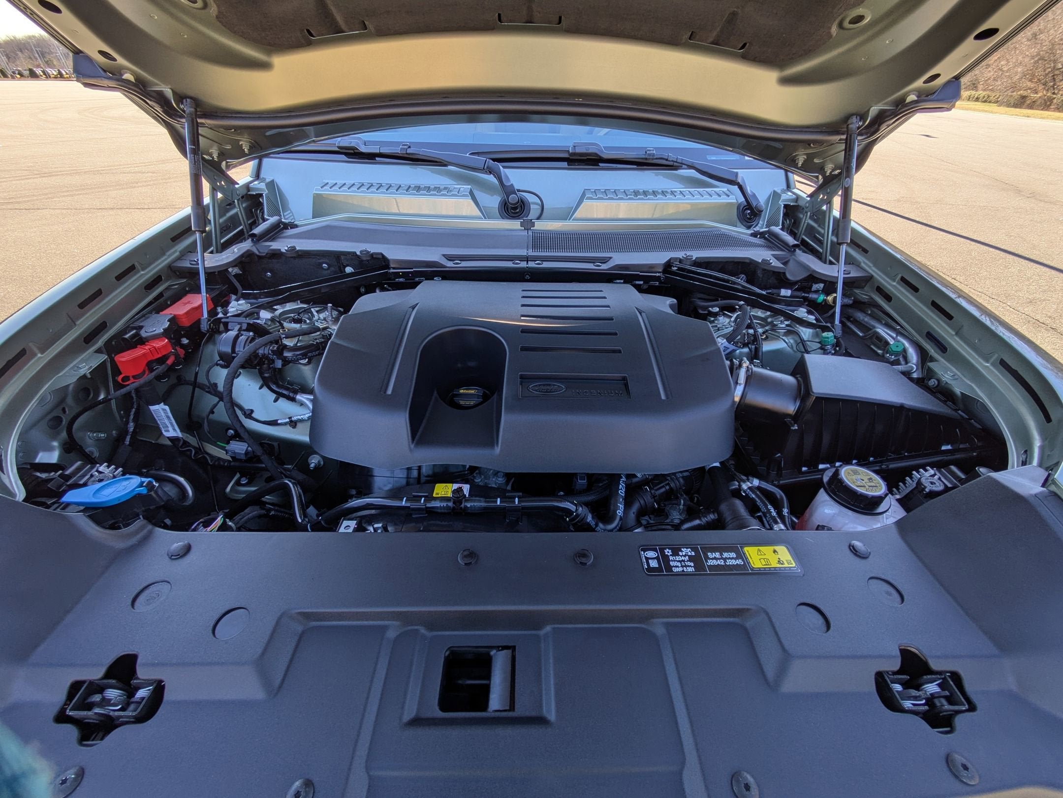 2025 Land Rover Defender X-Dynamic SE