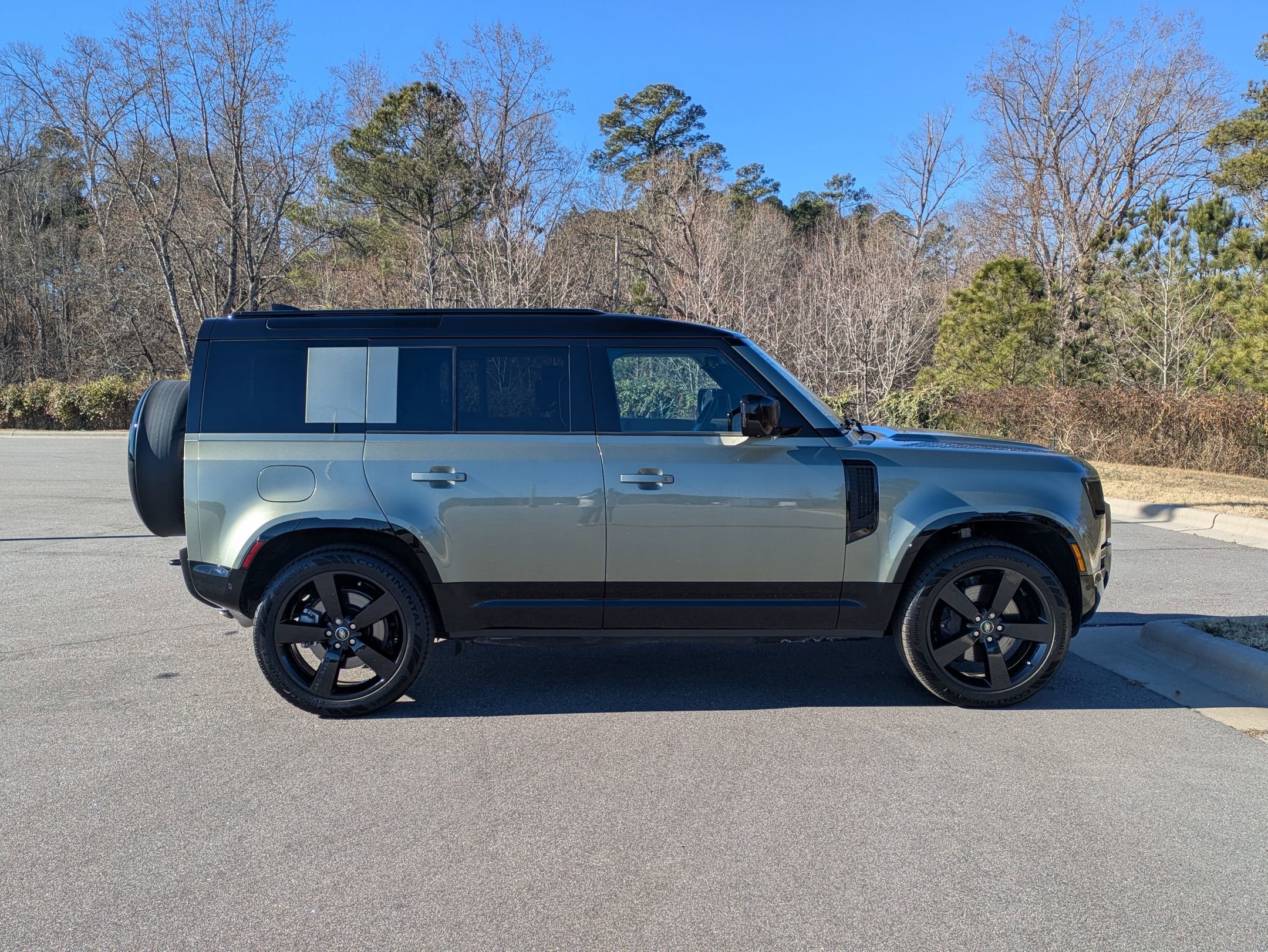 2025 Land Rover Defender X-Dynamic SE