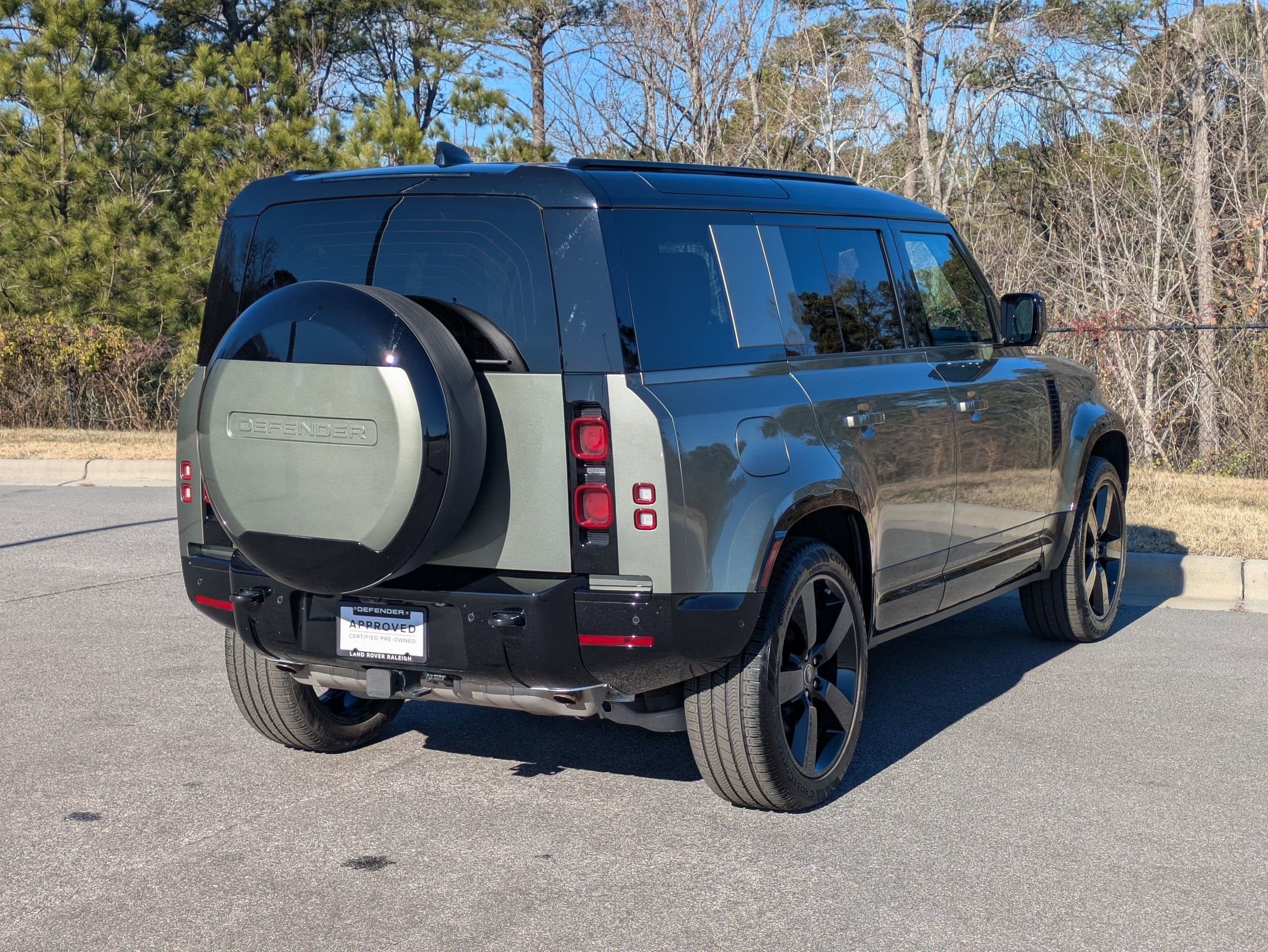2025 Land Rover Defender X-Dynamic SE