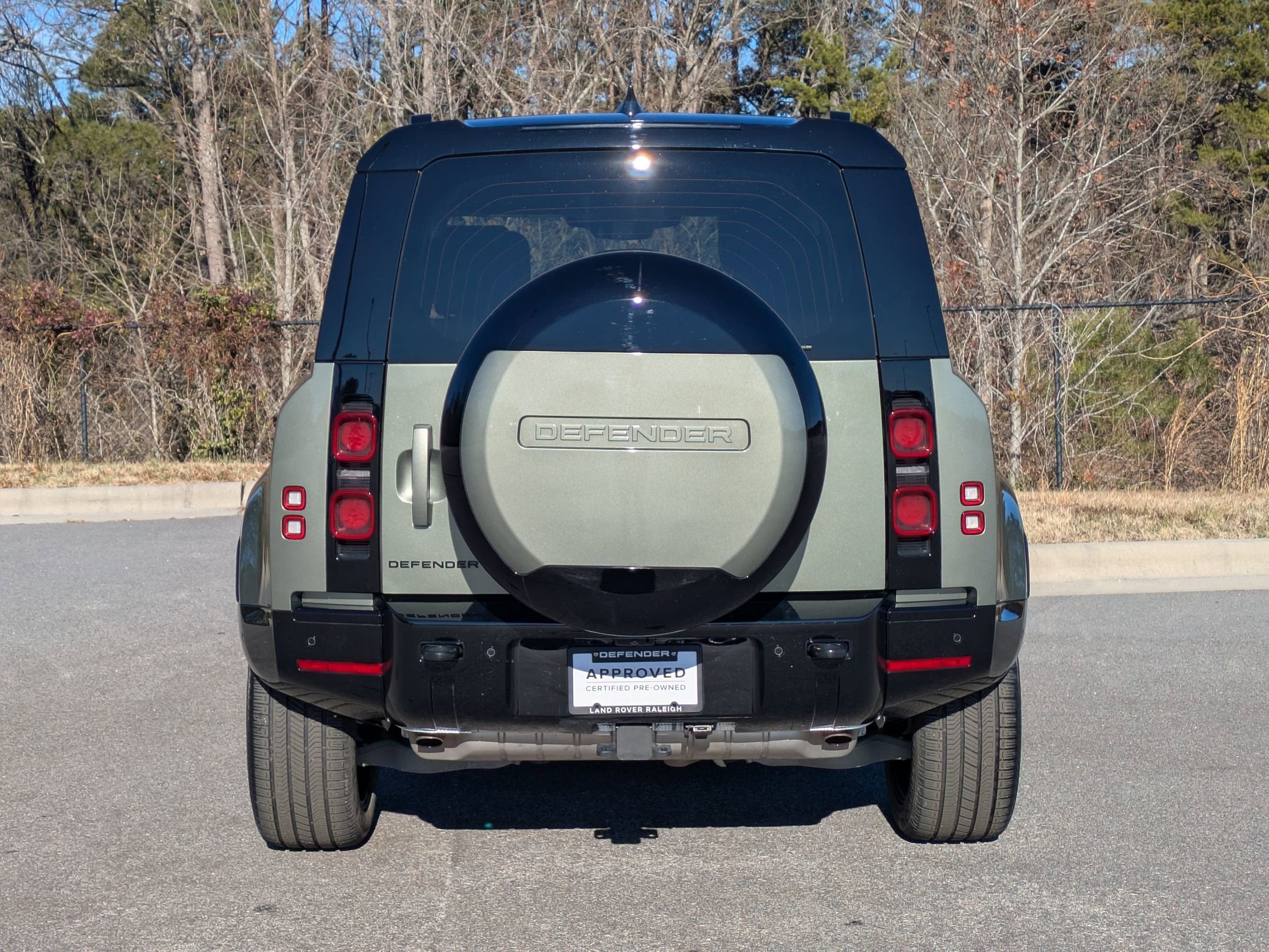 2025 Land Rover Defender X-Dynamic SE