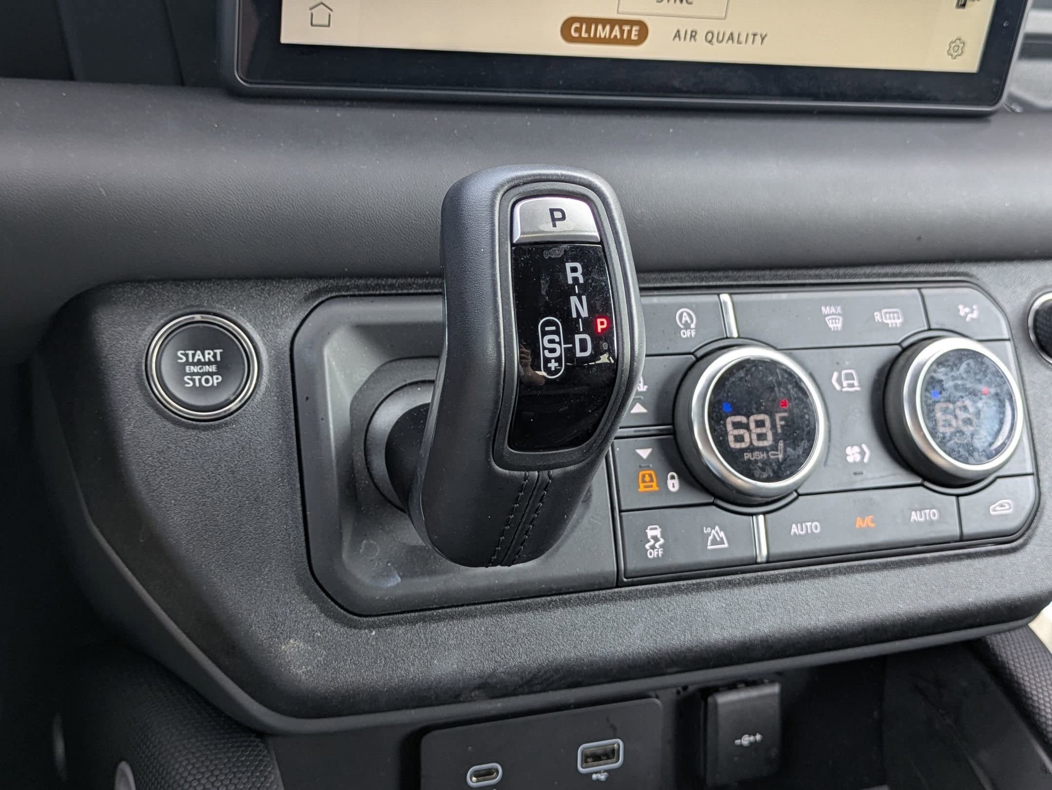 2024 Land Rover Defender X-Dynamic SE