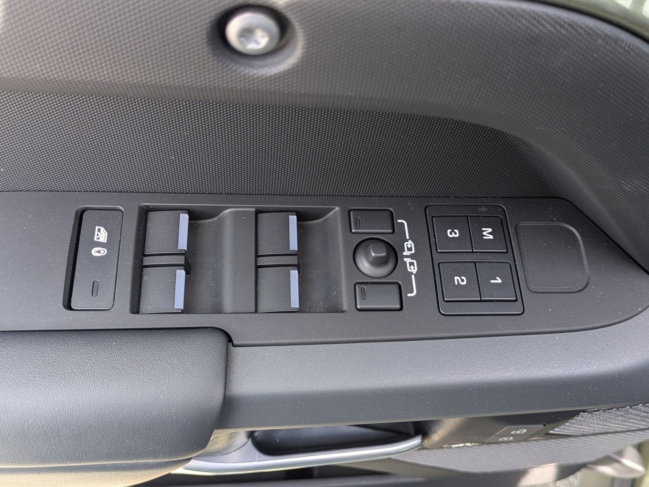 2024 Land Rover Defender X-Dynamic SE