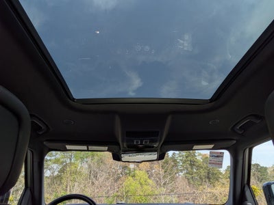 2024 Land Rover Defender X-Dynamic SE