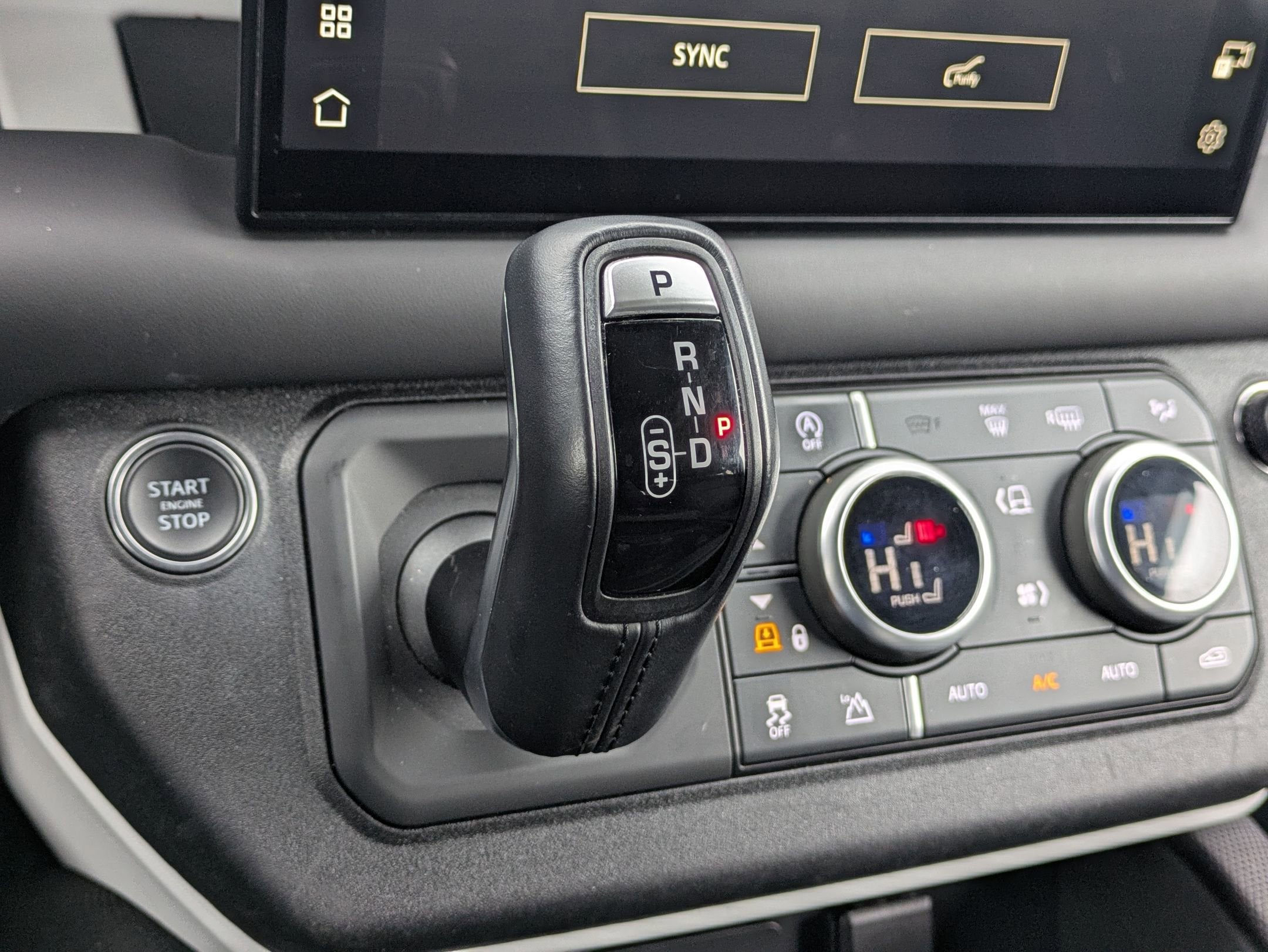 2023 Land Rover Defender X-Dynamic SE