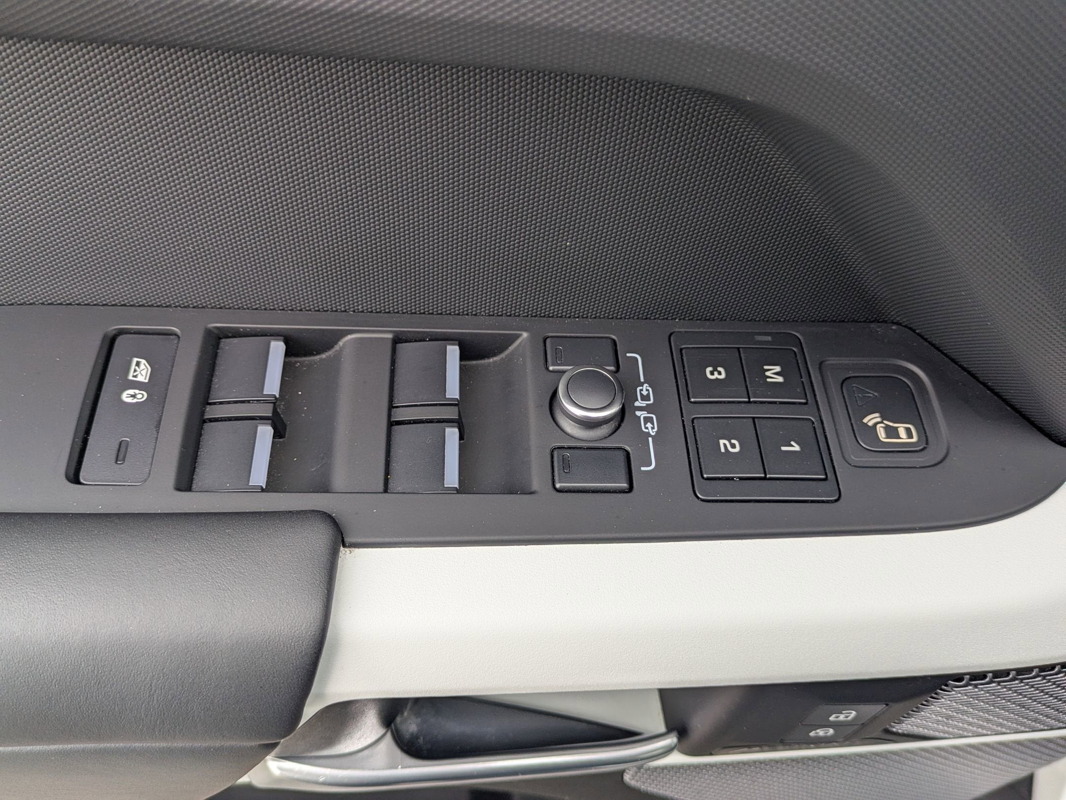 2023 Land Rover Defender X-Dynamic SE